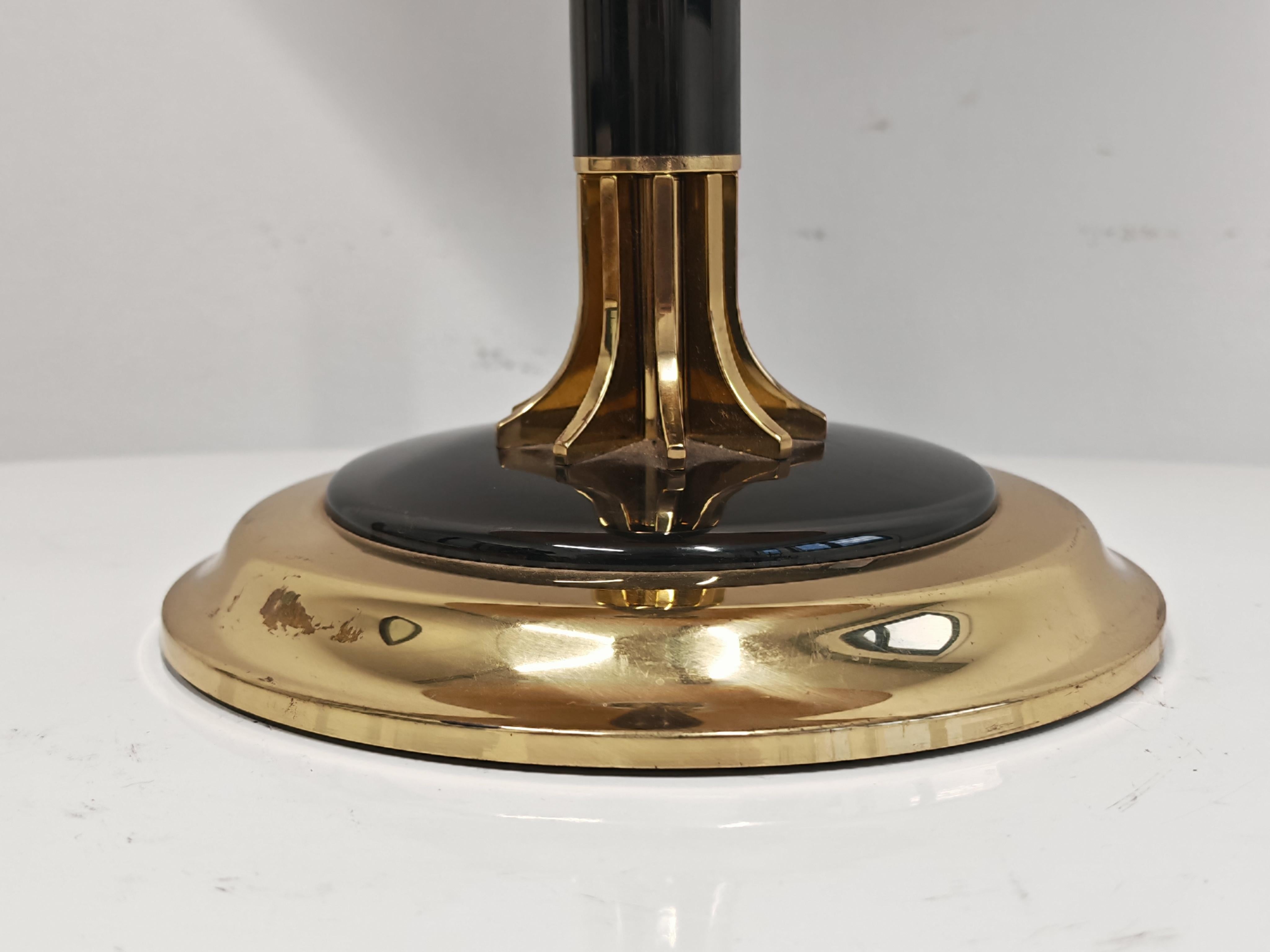 Hollywood Regency table lamp in brass and raw silk, Italy 1970s finales del siglo XX en venta