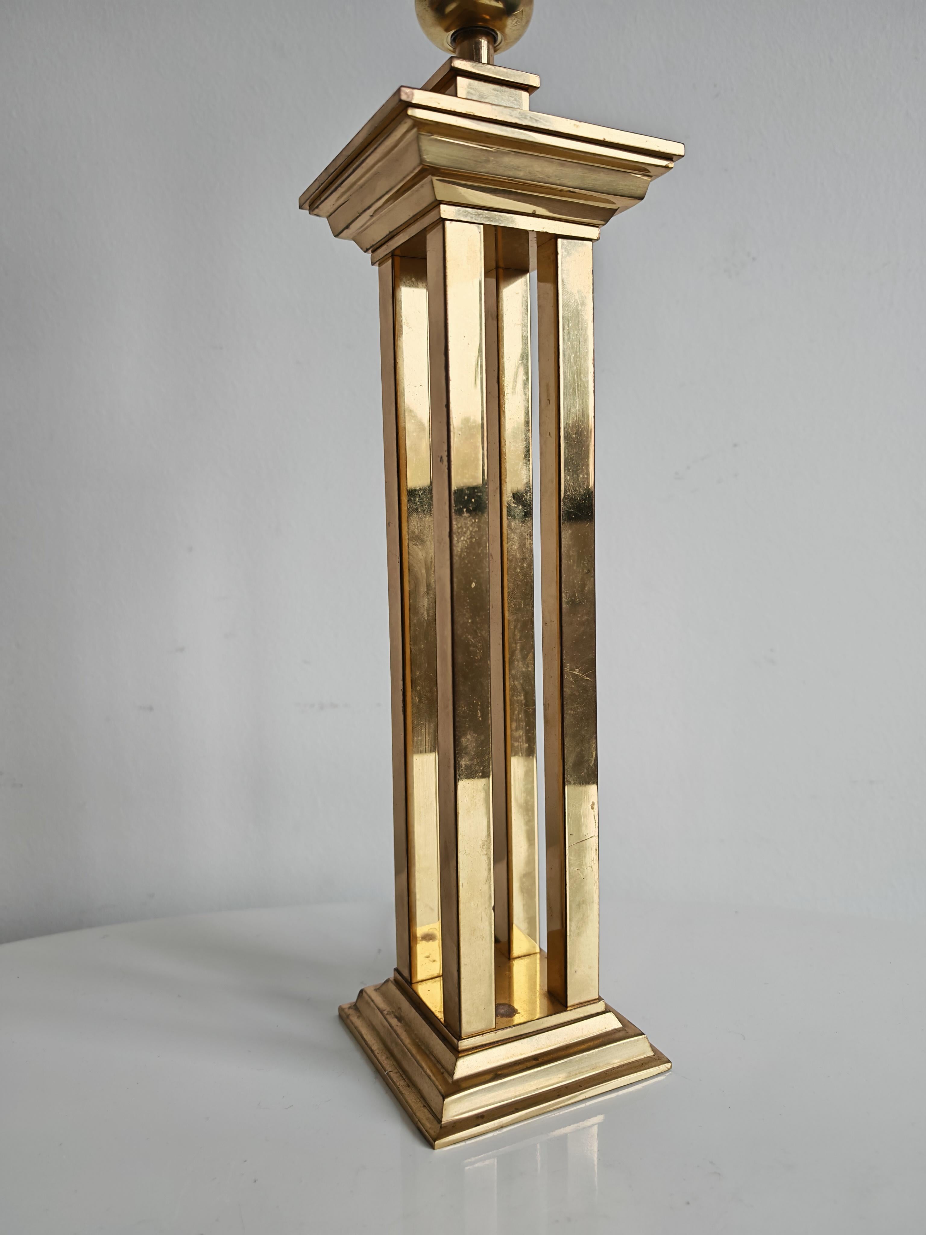 Lámpara de mesa Hollywood Regency de latón dorado al estilo de Willy Rizzo, Italia Años 60 Moderno de mediados de siglo en venta