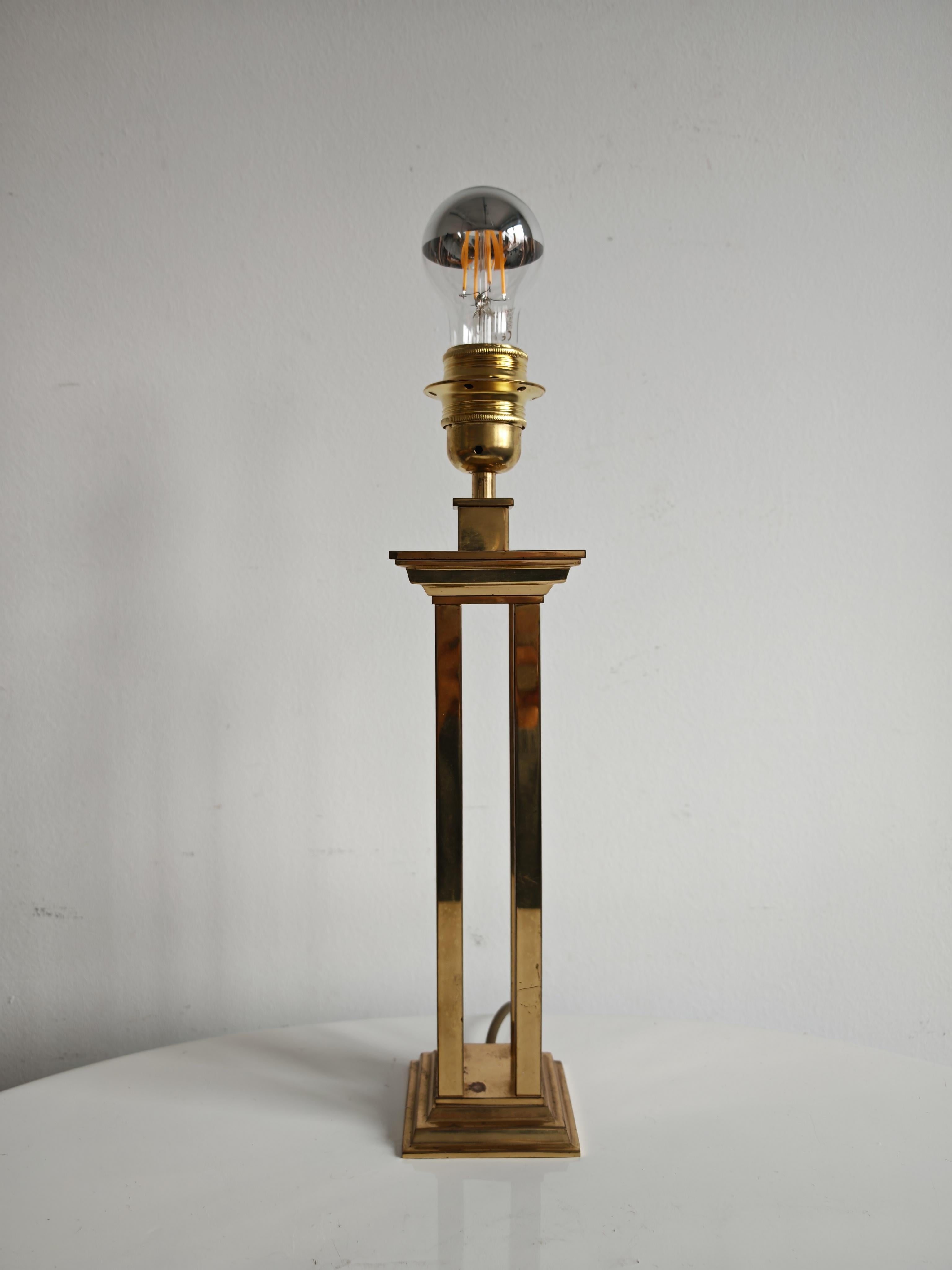 Lámpara de mesa Hollywood Regency de latón dorado al estilo de Willy Rizzo, Italia Años 60 finales del siglo XX en venta