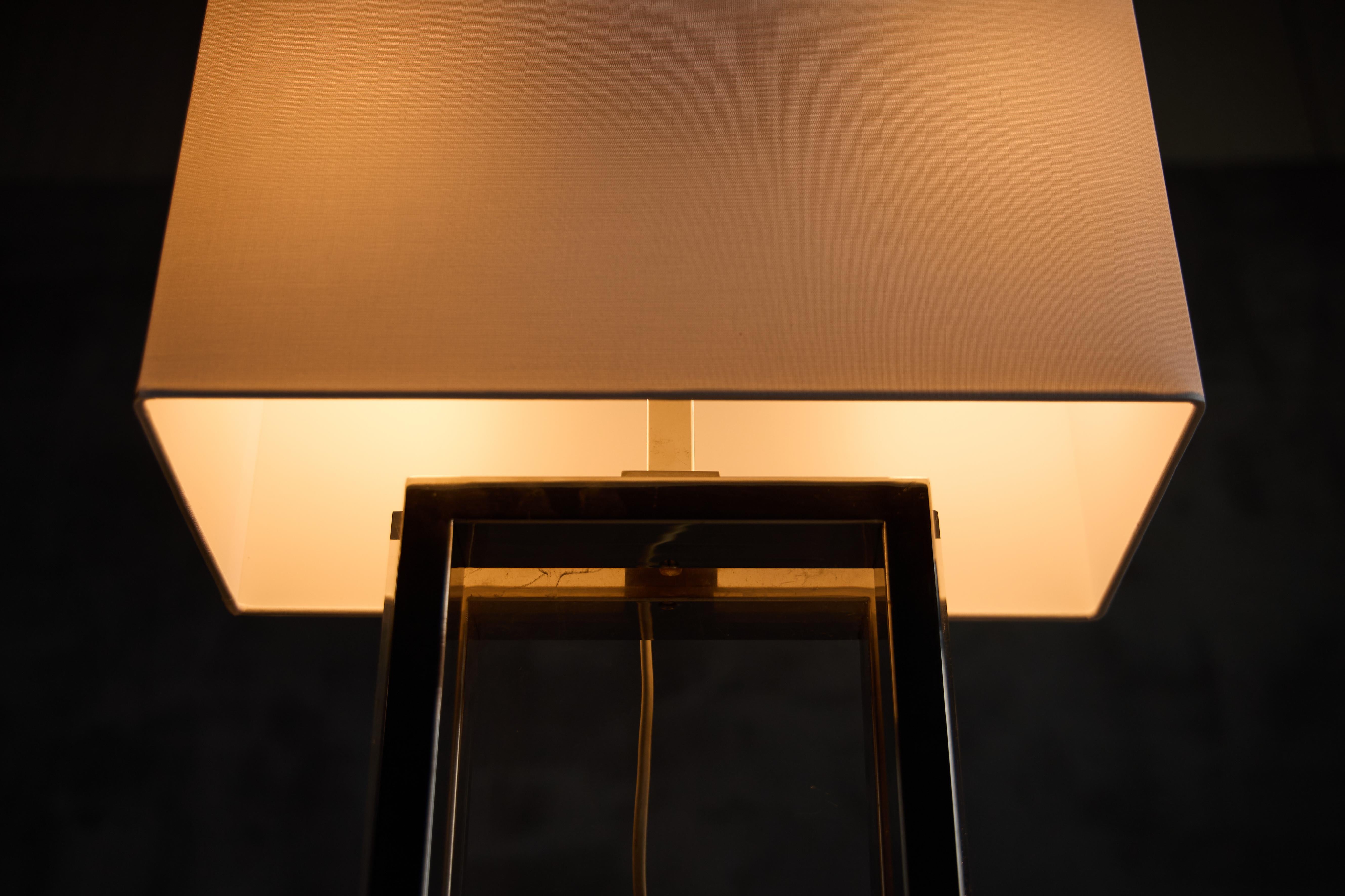 Hollywood Regency Table Lamp with Chrome and Plexiglass Base, France, 1970s For Sale 9