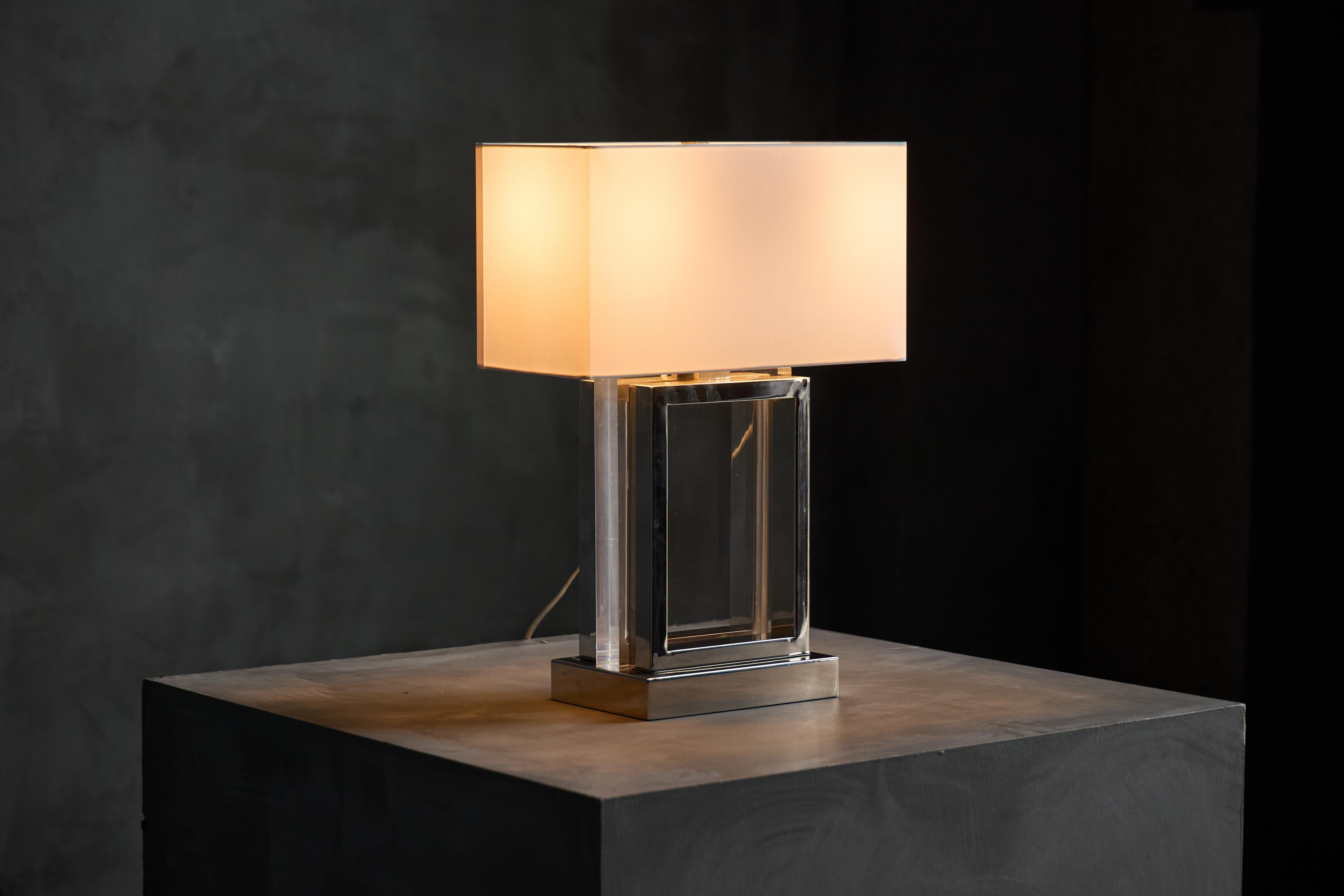 French Hollywood Regency Table Lamp with Chrome and Plexiglass Base, France, 1970s For Sale