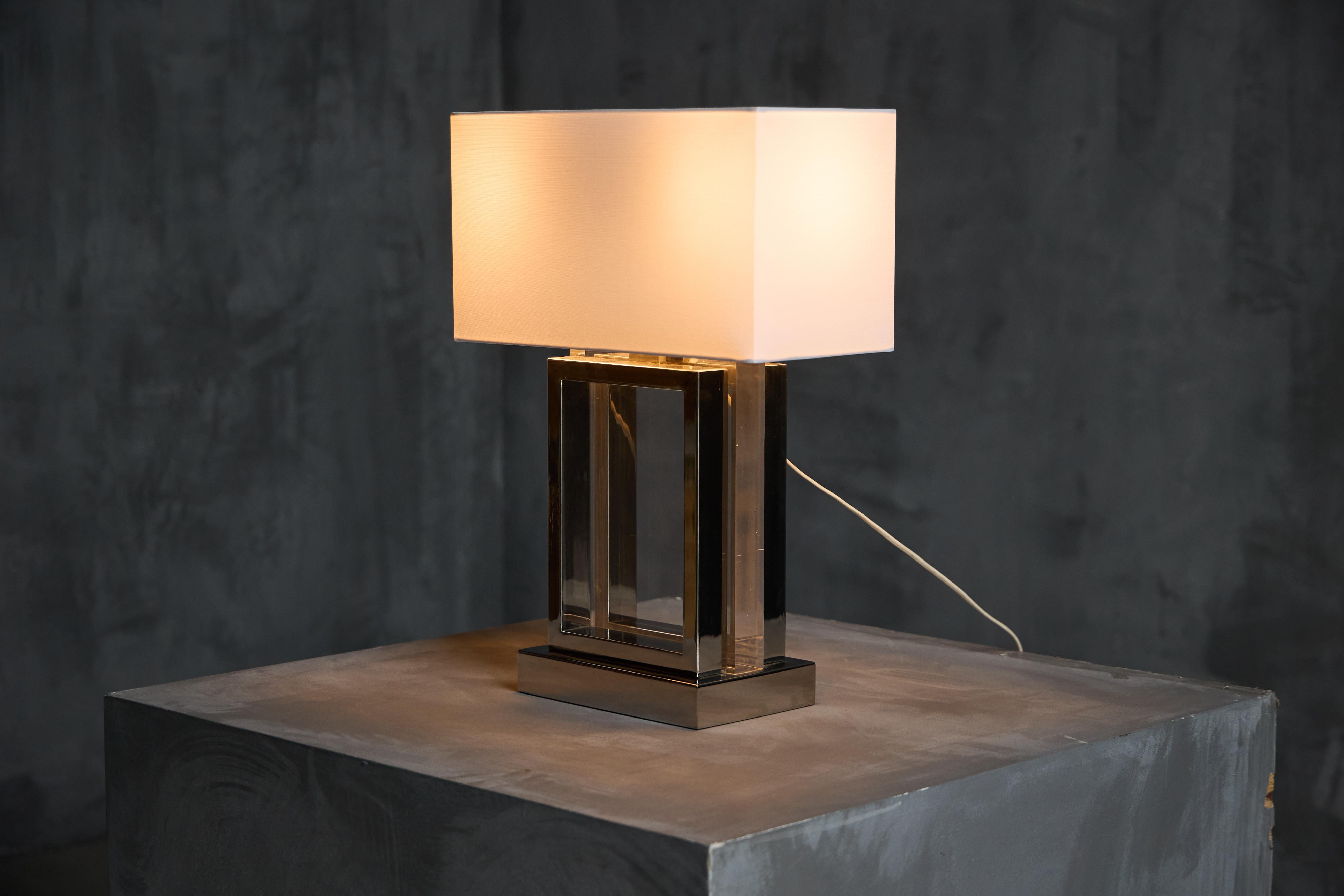 Hollywood Regency Table Lamp with Chrome and Plexiglass Base, France, 1970s For Sale 2