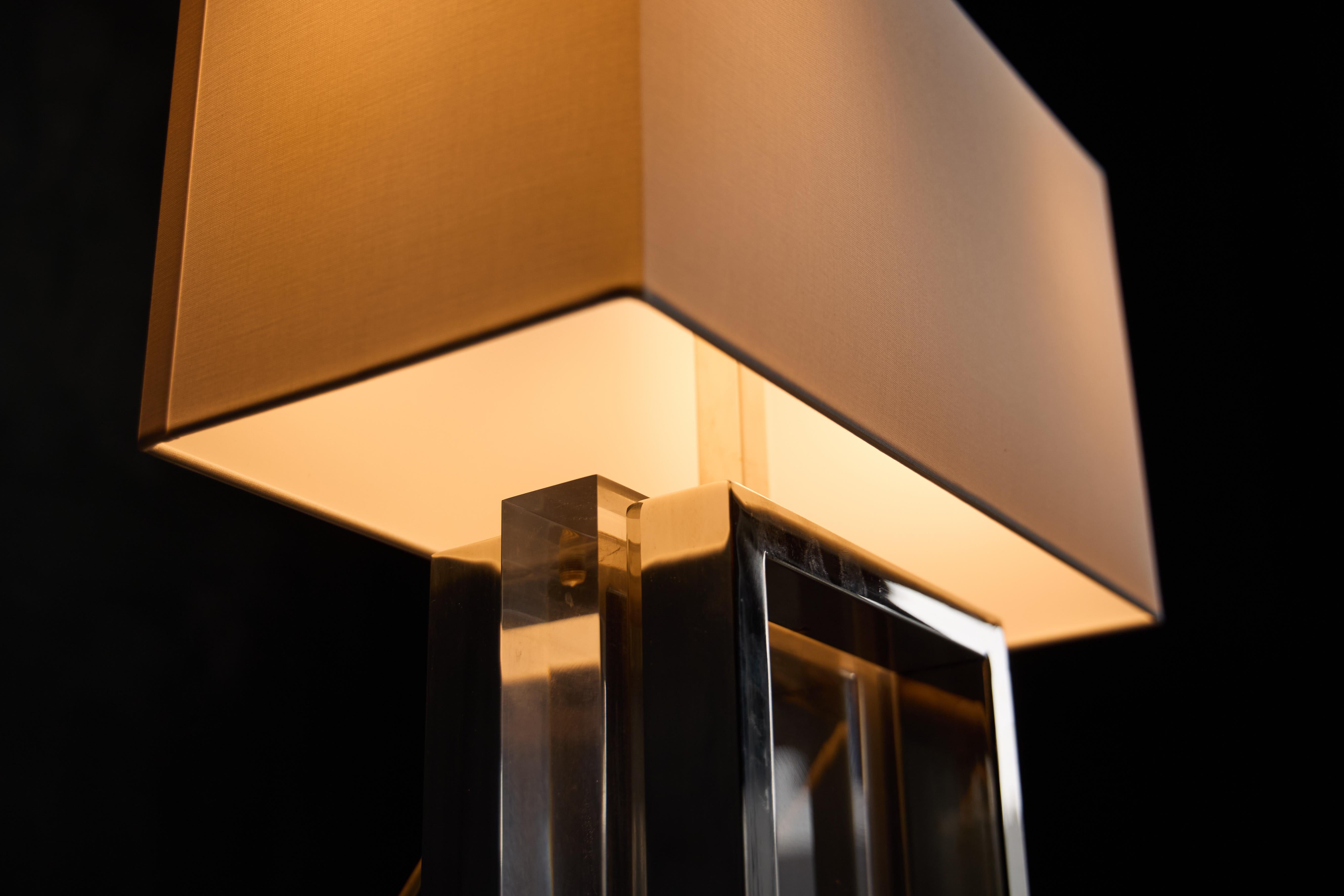 Hollywood Regency Table Lamp with Chrome and Plexiglass Base, France, 1970s For Sale 3