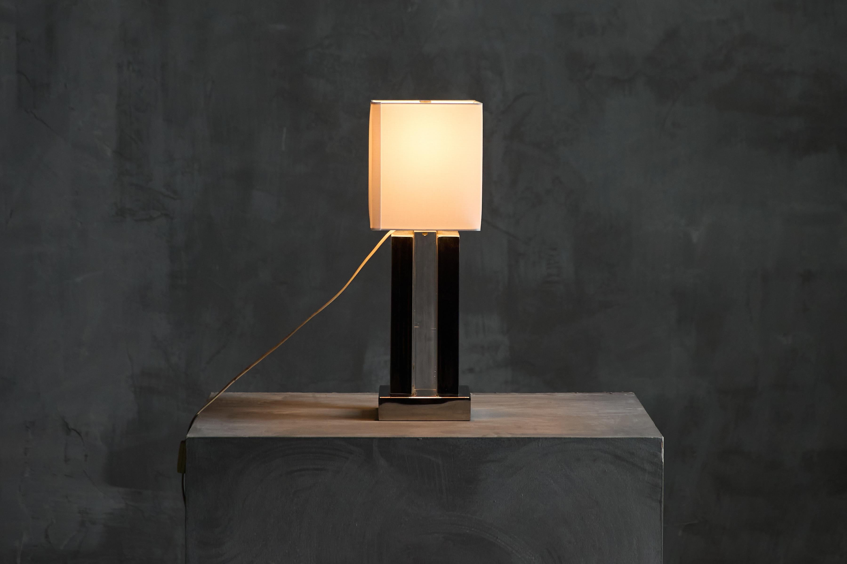 Hollywood Regency Table Lamp with Chrome and Plexiglass Base, France, 1970s For Sale 4