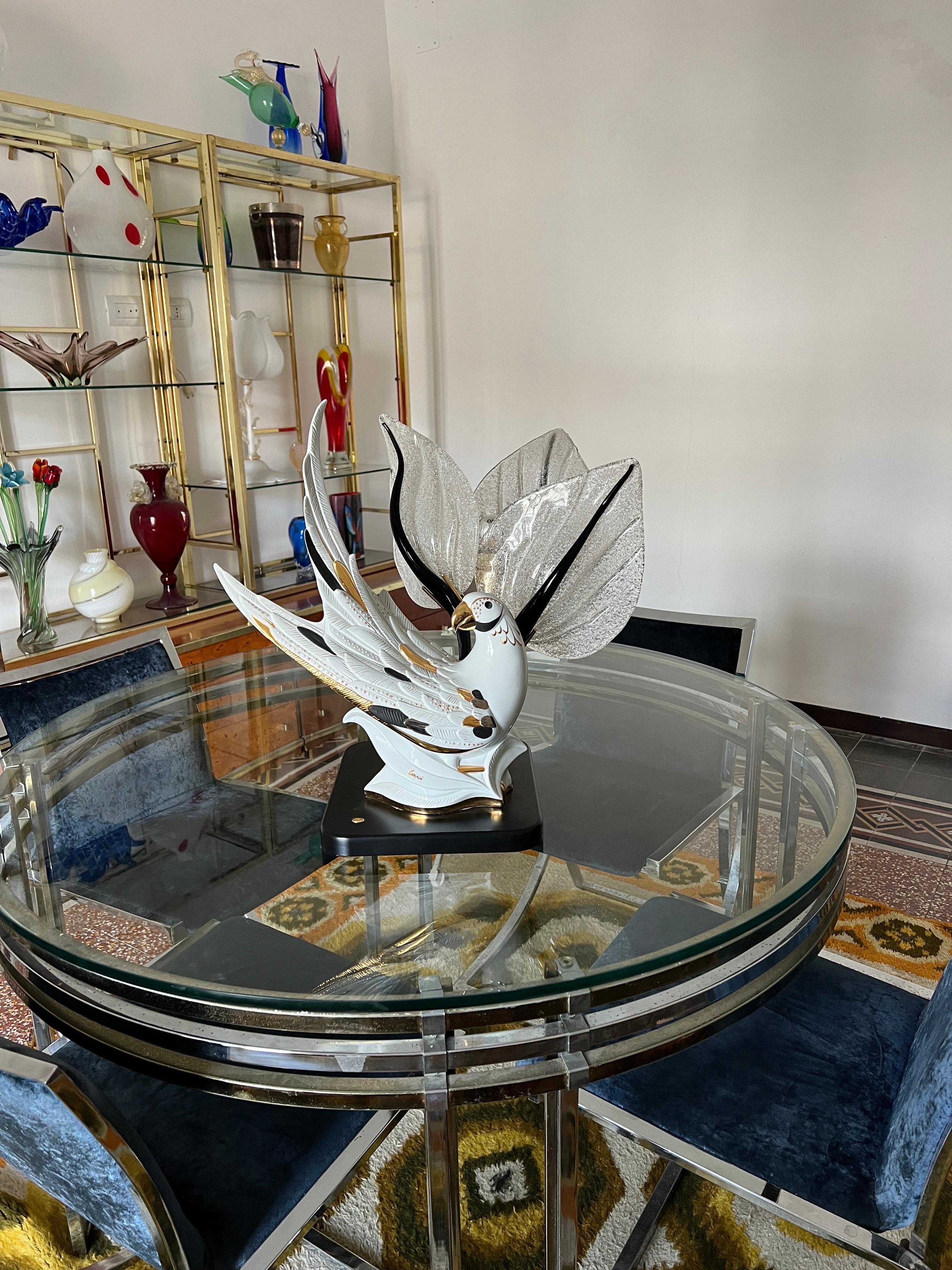 Mid-Century Modern Hollywood Regency table light with ceramic bird and Murano glass leafs, 1980s  For Sale