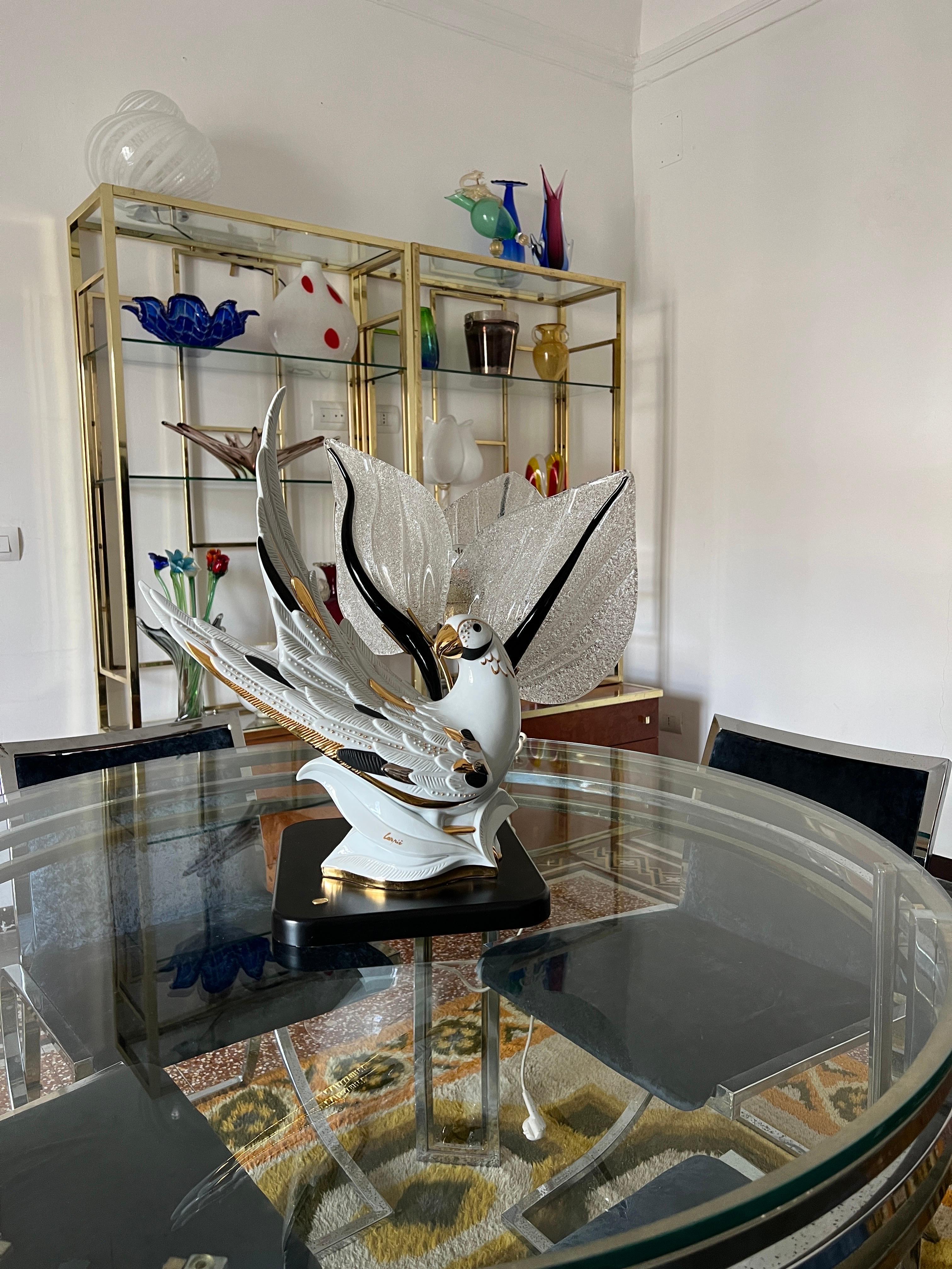 20th Century Hollywood Regency table light with ceramic bird and Murano glass leafs, 1980s  For Sale