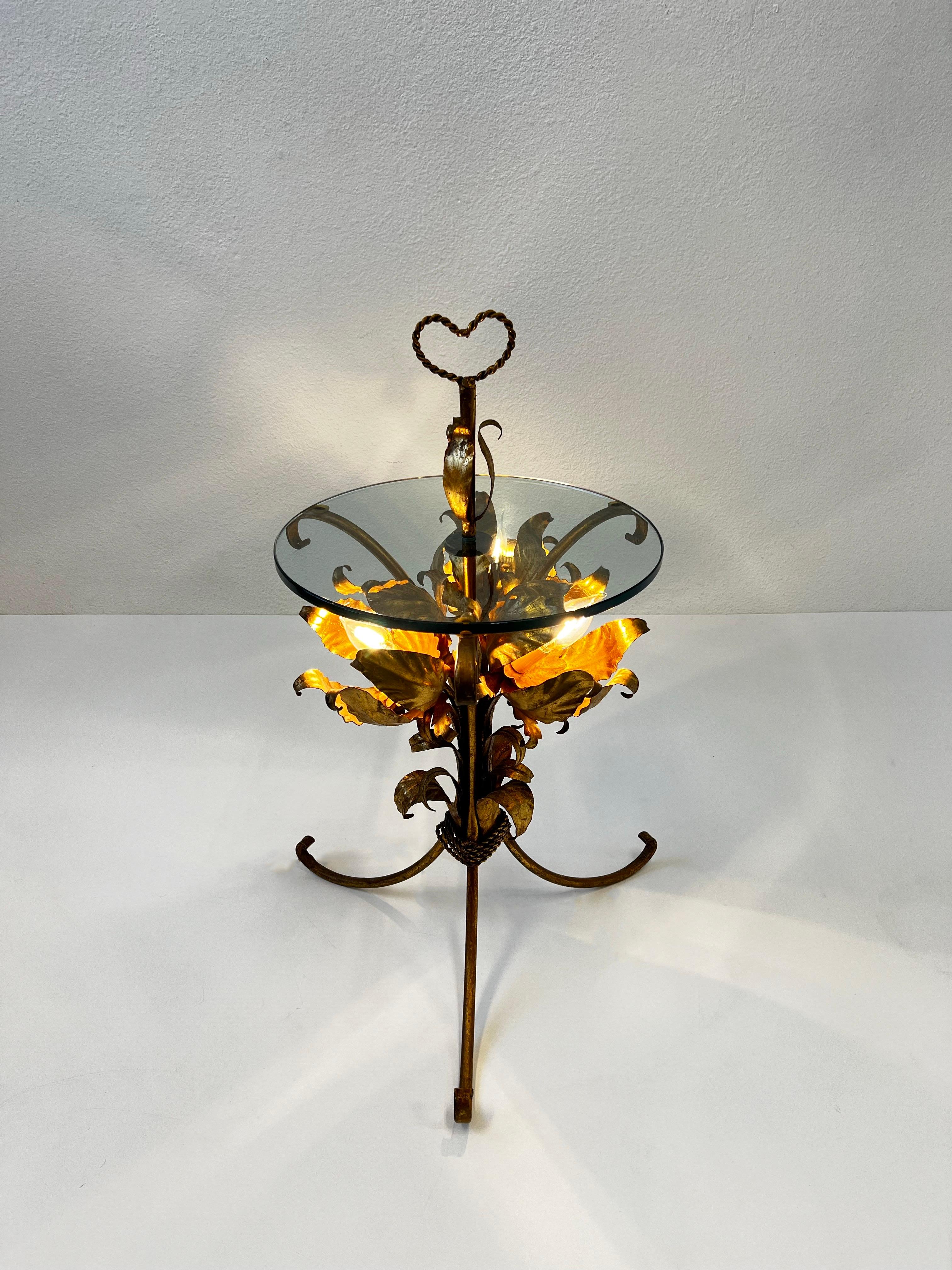 Hollywood Regency talian Gilded Flower Side Table by Hans Kögl In Good Condition For Sale In Palm Springs, CA