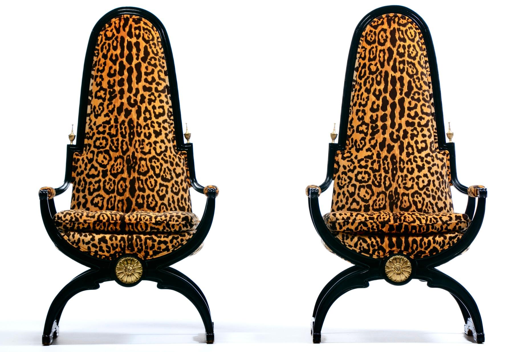 Sedie trono con schienale alto Hollywood Regency in velluto leopardato e struttura dorata in ebano in vendita 14