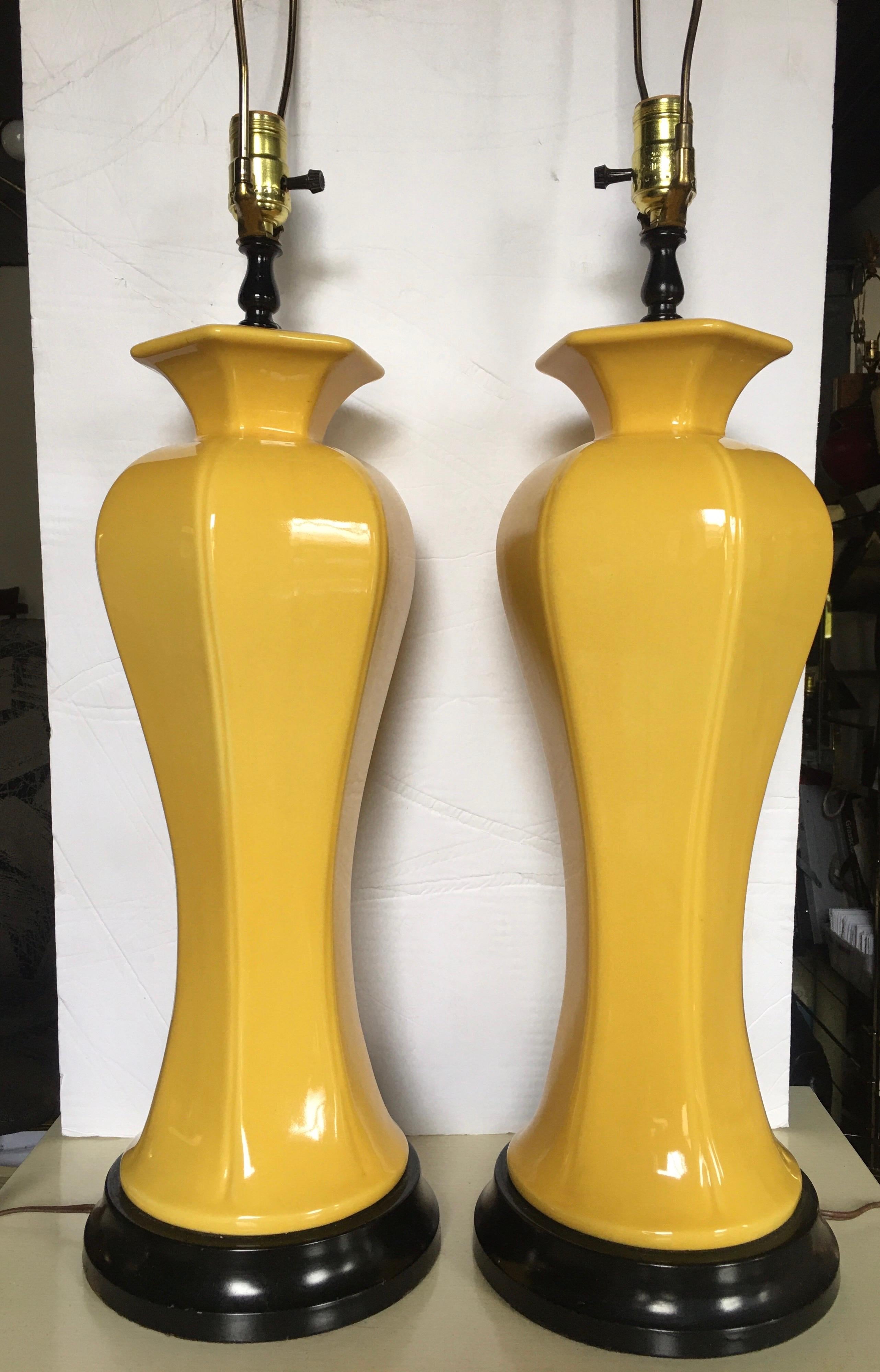 Hollywood Regency Tall Yellow Ceramic Glazed Table Lamps, Pair In Good Condition In Lambertville, NJ