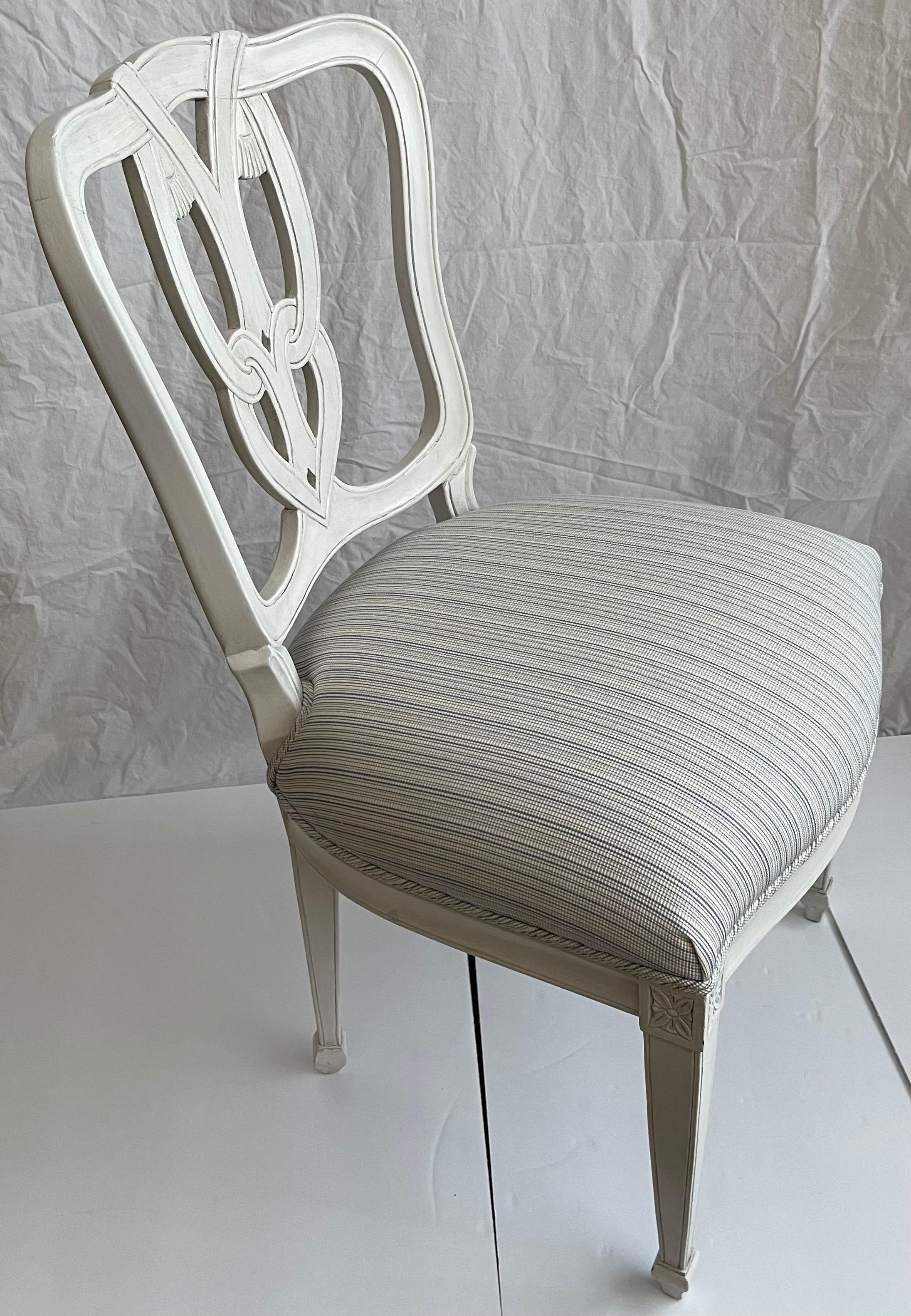 Hollywood Regency Tassel-Motif White Side Chair In Good Condition For Sale In Stamford, CT