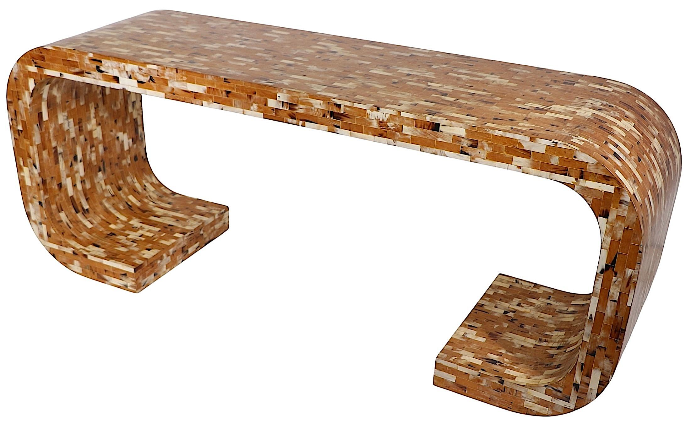 Table console en corne tessellée de style Régence hollywoodienne par Enrique Garcel c.C. 1970 Bon état - En vente à New York, NY
