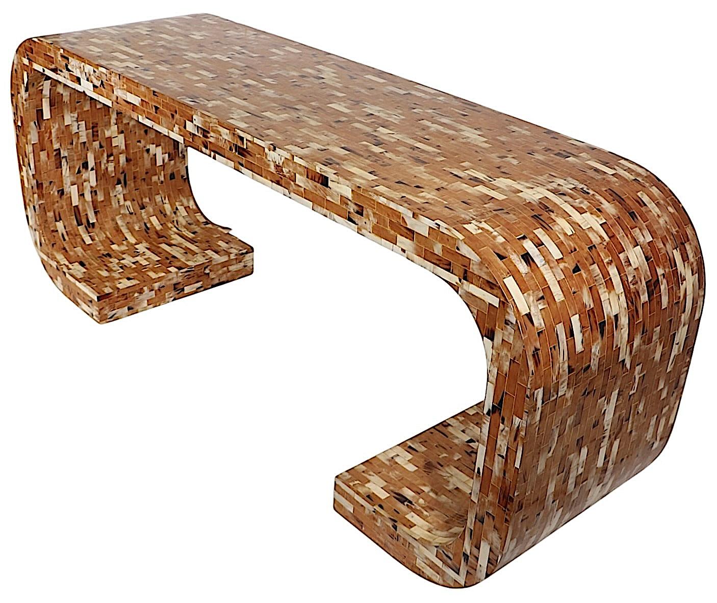 20ième siècle Table console en corne tessellée de style Régence hollywoodienne par Enrique Garcel c.C. 1970 en vente