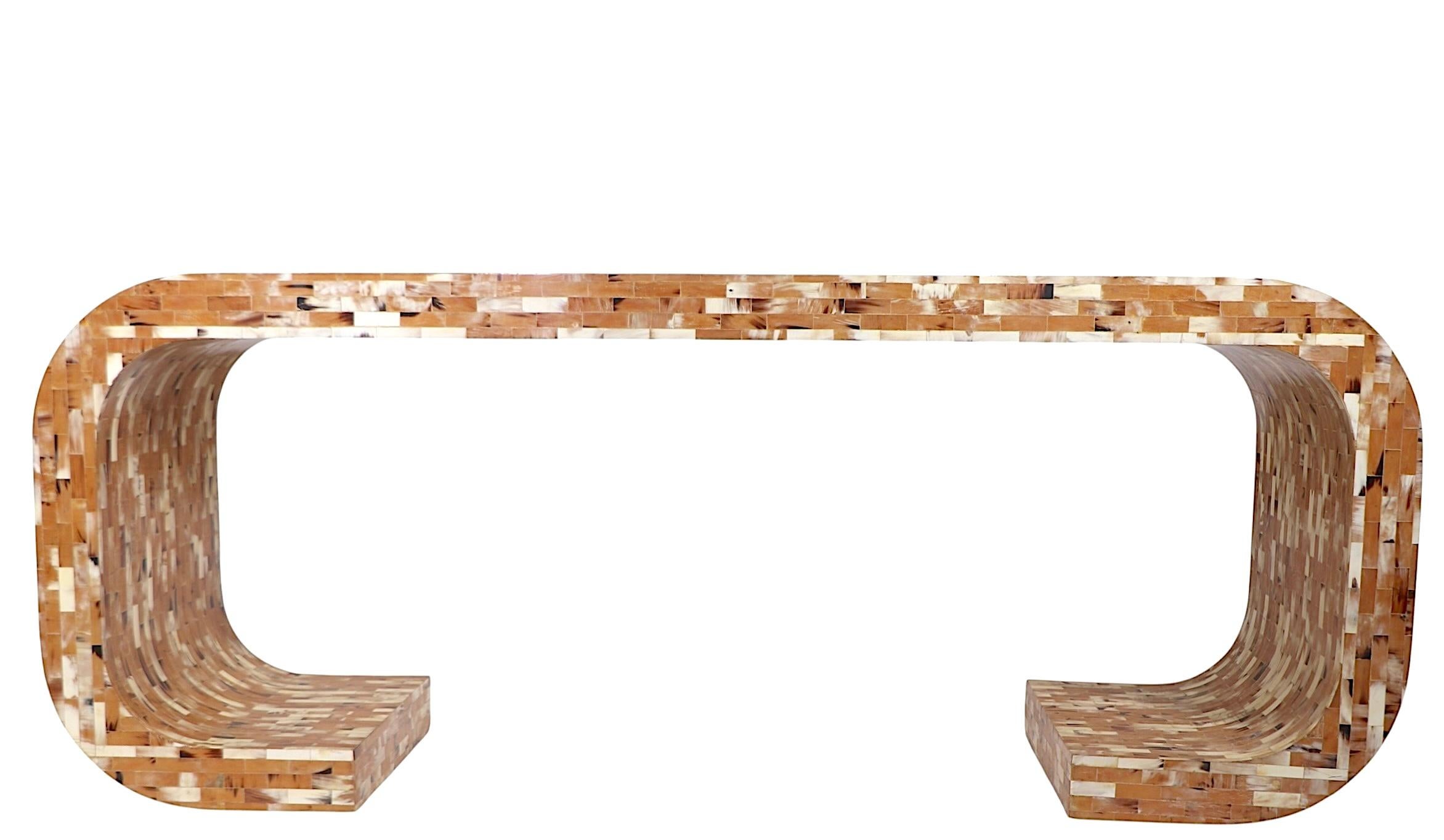 Corne Table console en corne tessellée de style Régence hollywoodienne par Enrique Garcel c.C. 1970 en vente