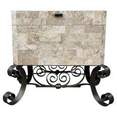 Malle ou table d'appoint en marbre tessellé Hollywood Regency de Maitland Smith