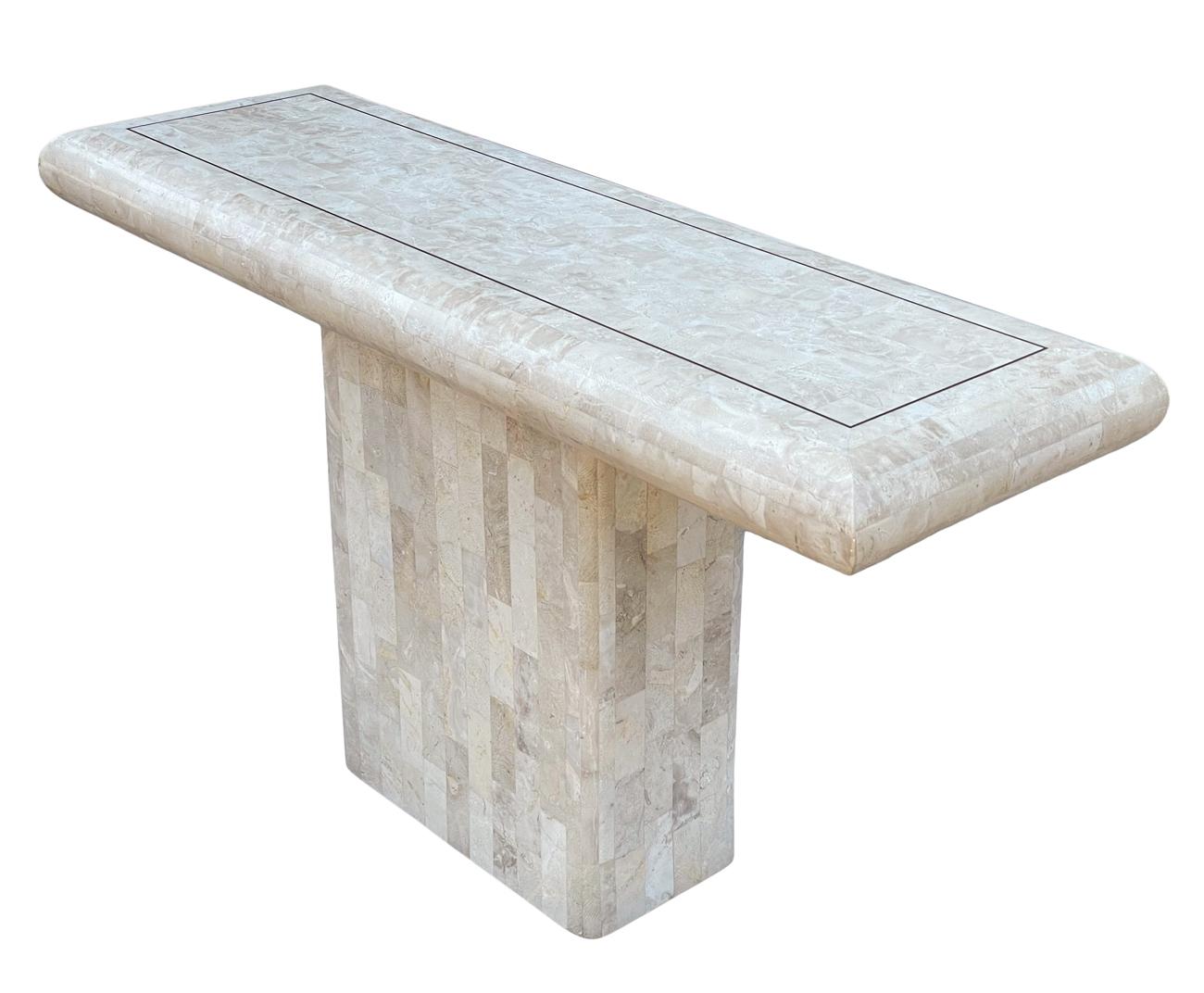 Pierre Table console ou table de canapé Hollywood Regency en pierre tessellée ou marbre blanc en vente