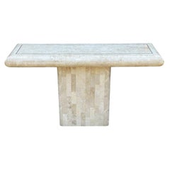 Table console ou table de canapé Hollywood Regency en pierre tessellée ou marbre blanc