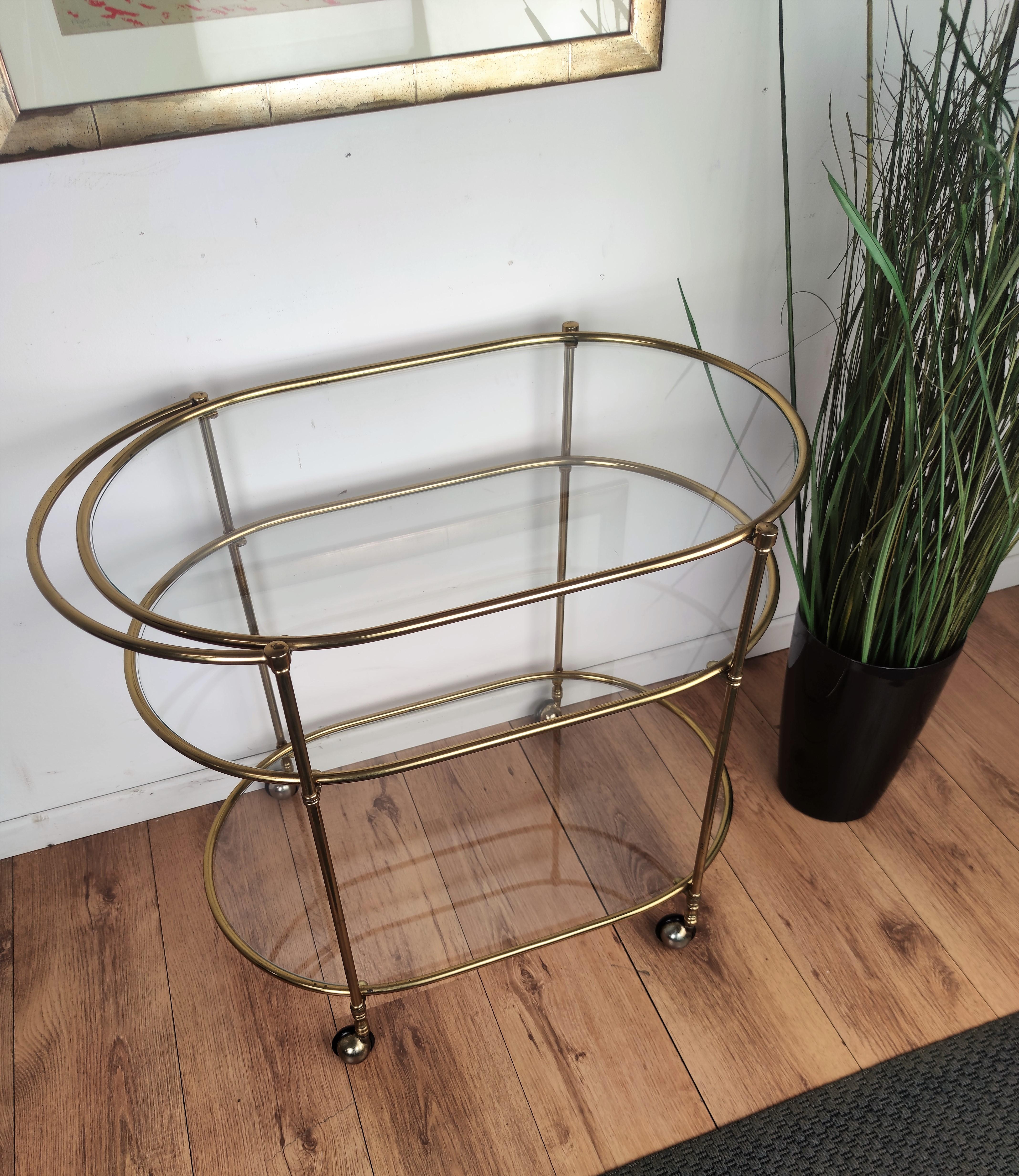 Hollywood Regency Three-Tier Brass and Glass Bar Cart, Italy, 1970s In Good Condition In Carimate, Como