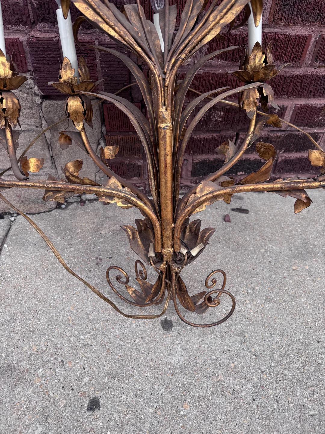 Aplique de pared de 7 luces Hollywood Regency Tole Metal en venta
