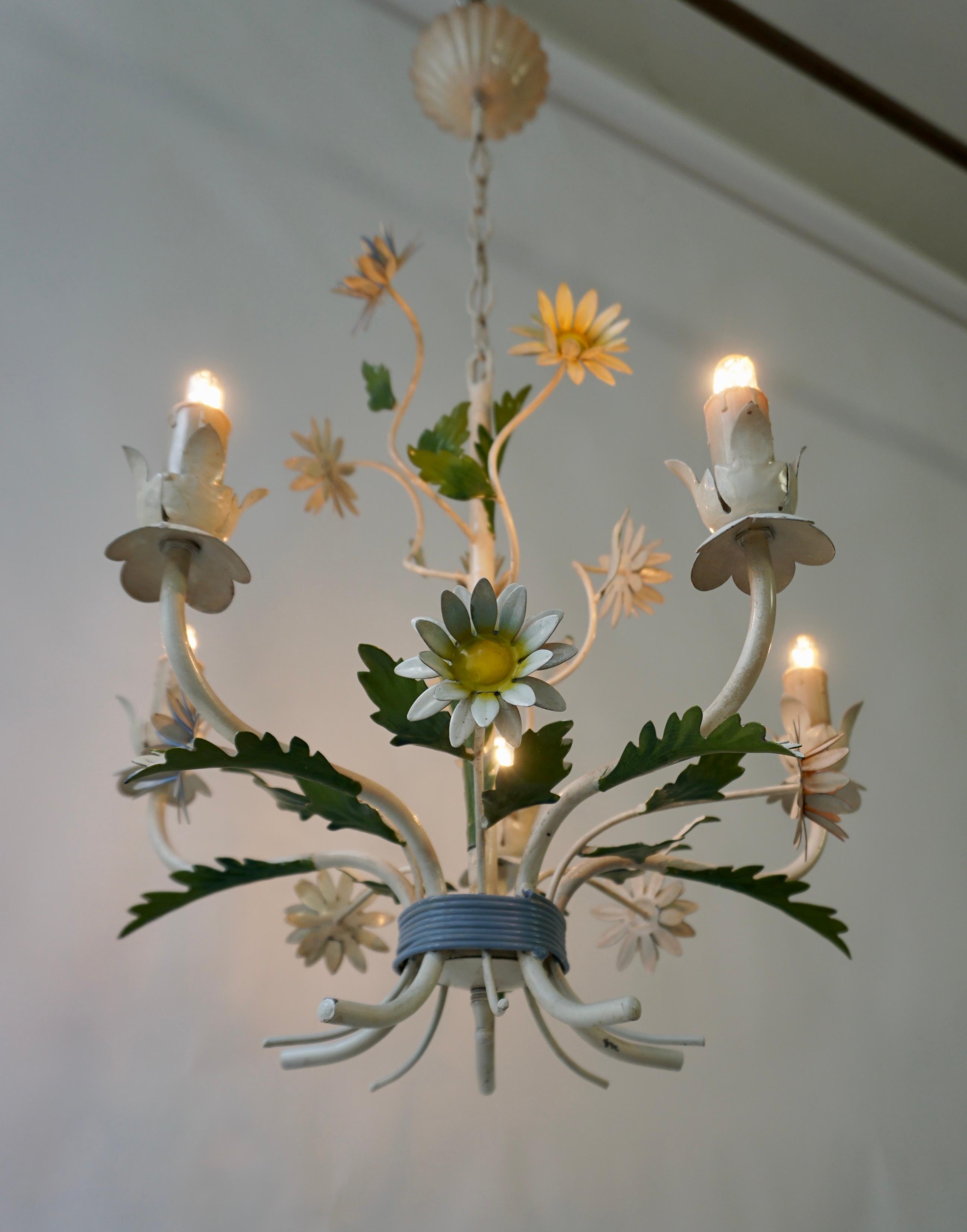 Hollywood Regency Tole Chandelier In Good Condition For Sale In Antwerp, BE