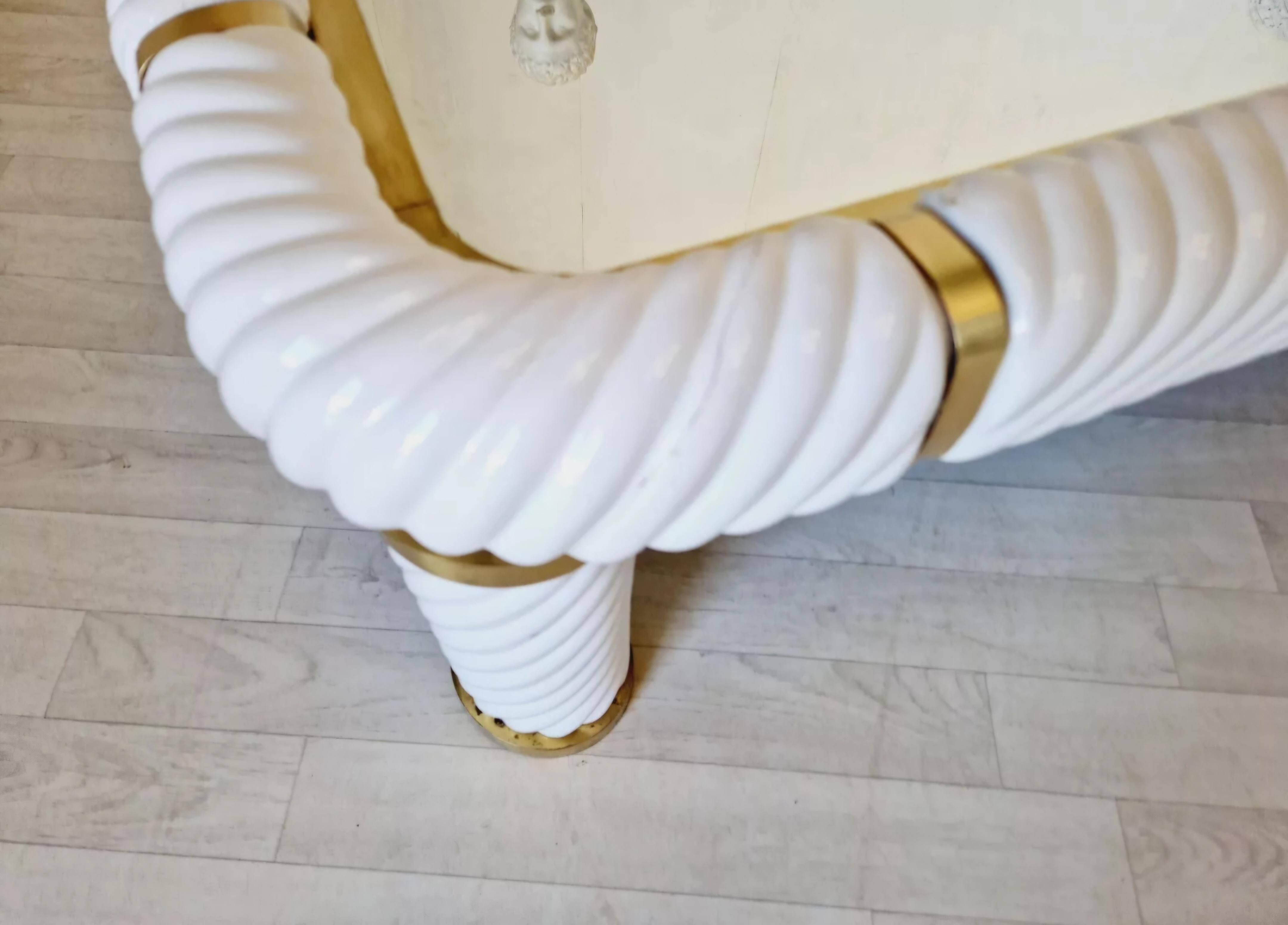 Table basse Tommaso Barbi en céramique blanche Hollywood Regency en vente 1