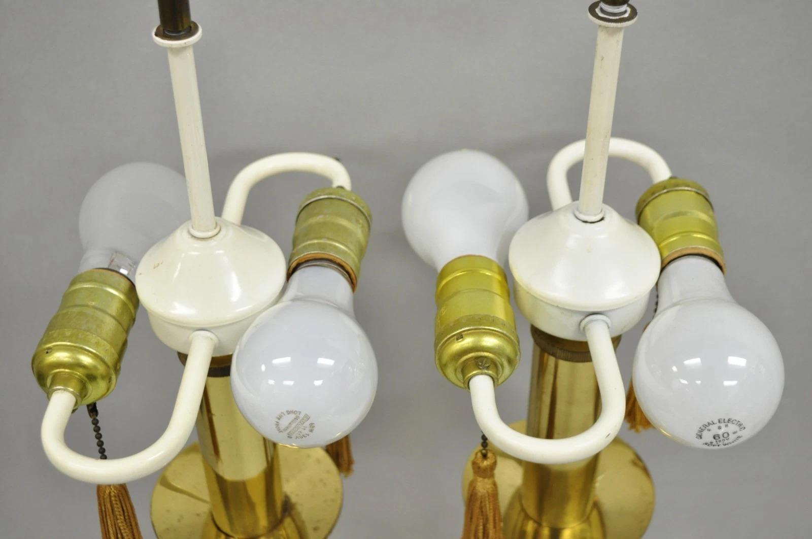 Paire de lampes de table à chandelier en laiton de style Hollywood Regency Tommi Parzinger en vente 5