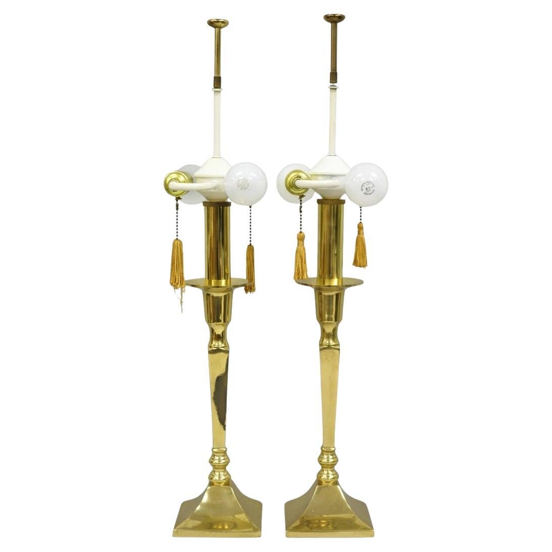Paire de lampes de table à chandelier en laiton de style Hollywood Regency Tommi Parzinger en vente