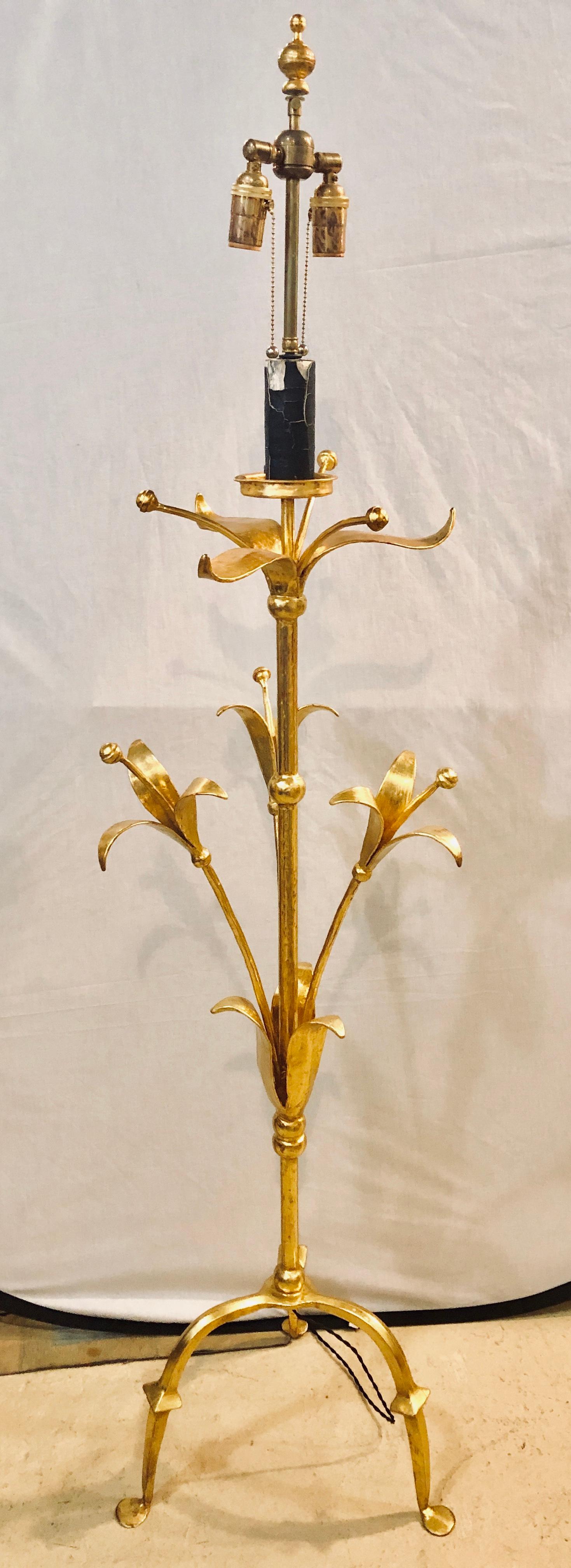 Designer français, Hollywood Regency, lampadaire, bronze, motif de Branch, années 1960 Bon état - En vente à Manhasset, NY