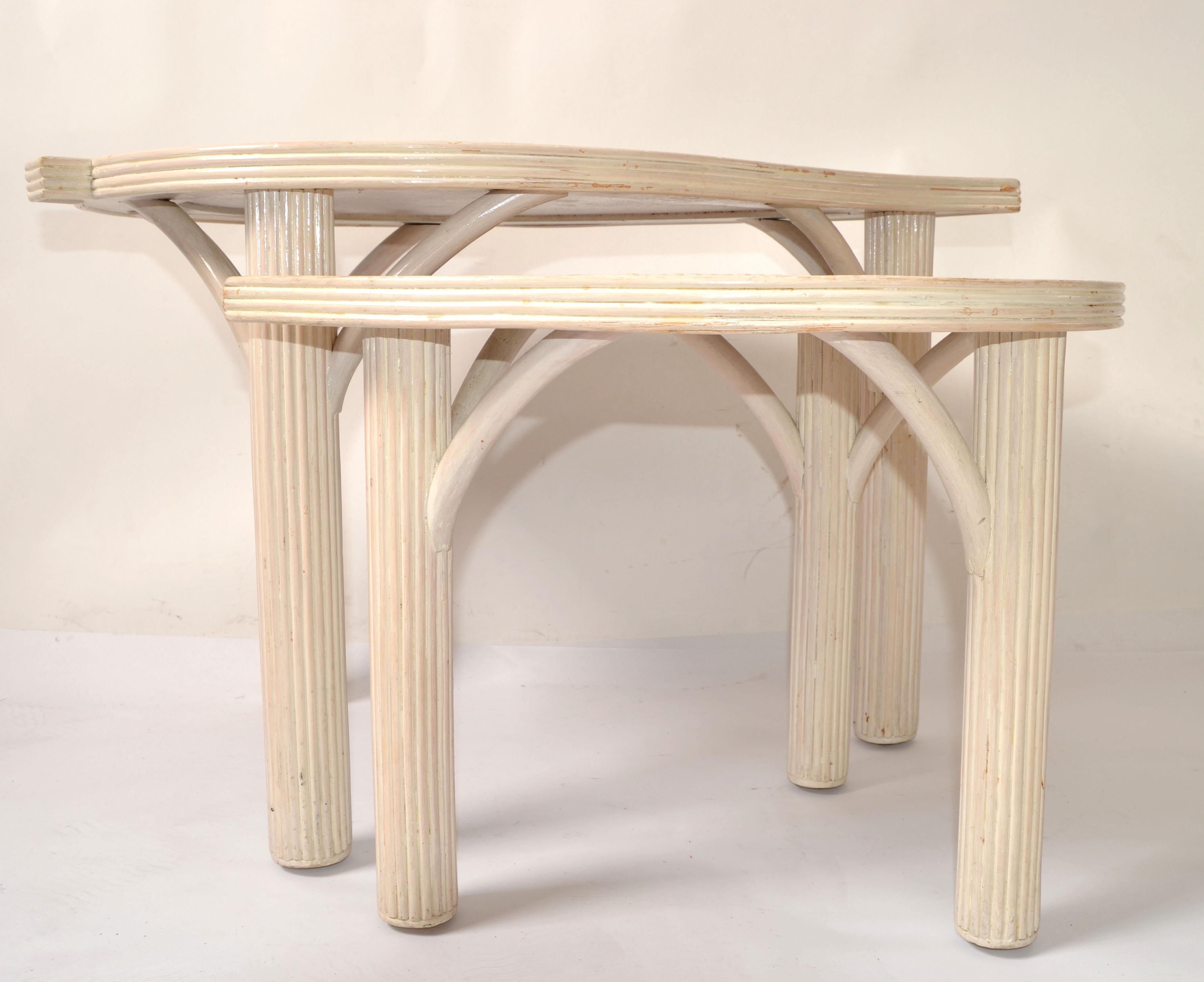 Deux tables d'appoint décoratives en forme de feuilles de bambou et de roseau crayon Hollywood Regency en vente 3
