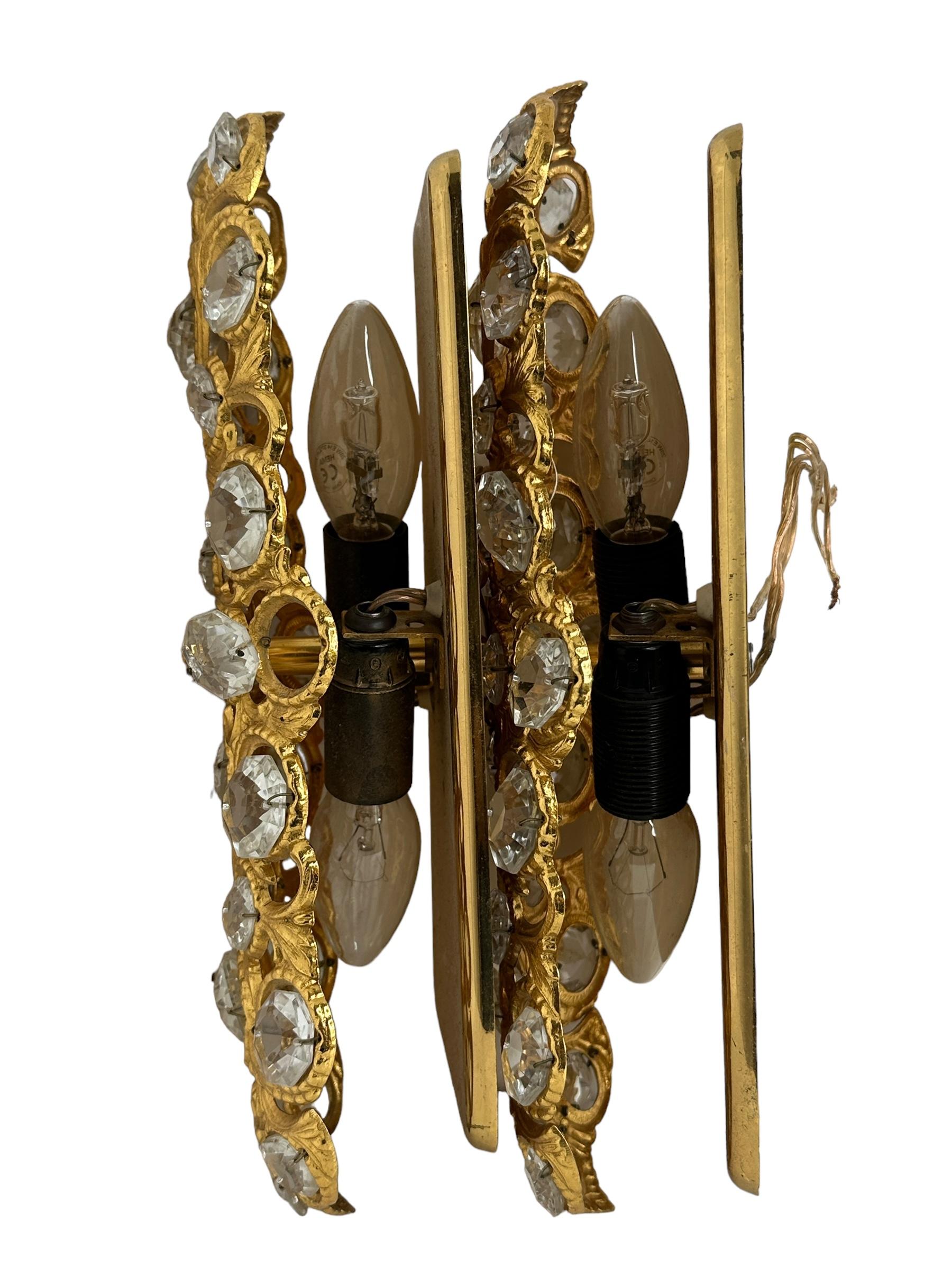 Paire d'appliques à deux lumières Hollywood Regency Peris Andreu en cristal doré, Espagne en vente 4