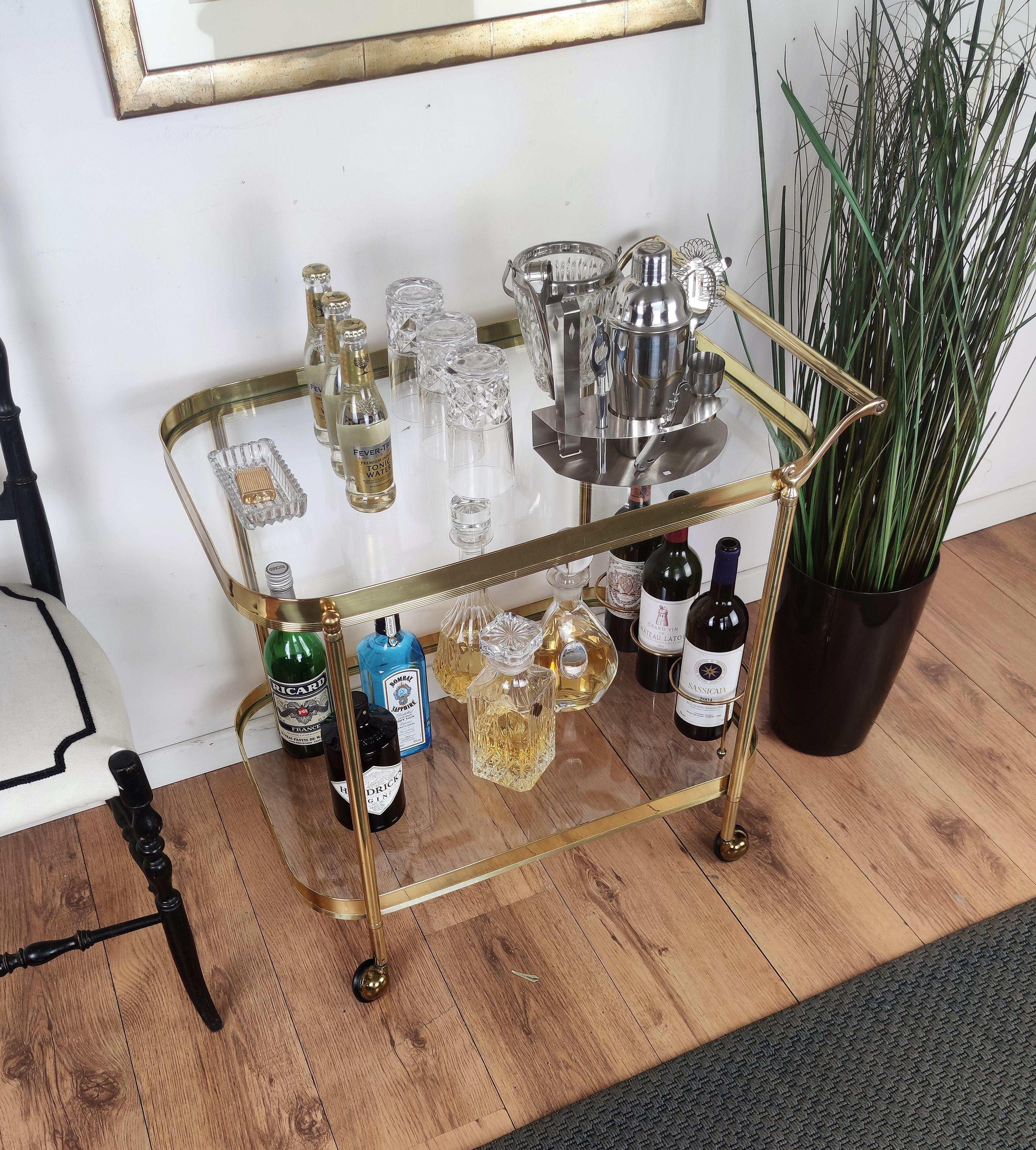 Hollywood Regency Two-Tier Brass and Glass Bar Cart, Italy, 1970s In Good Condition For Sale In Carimate, Como