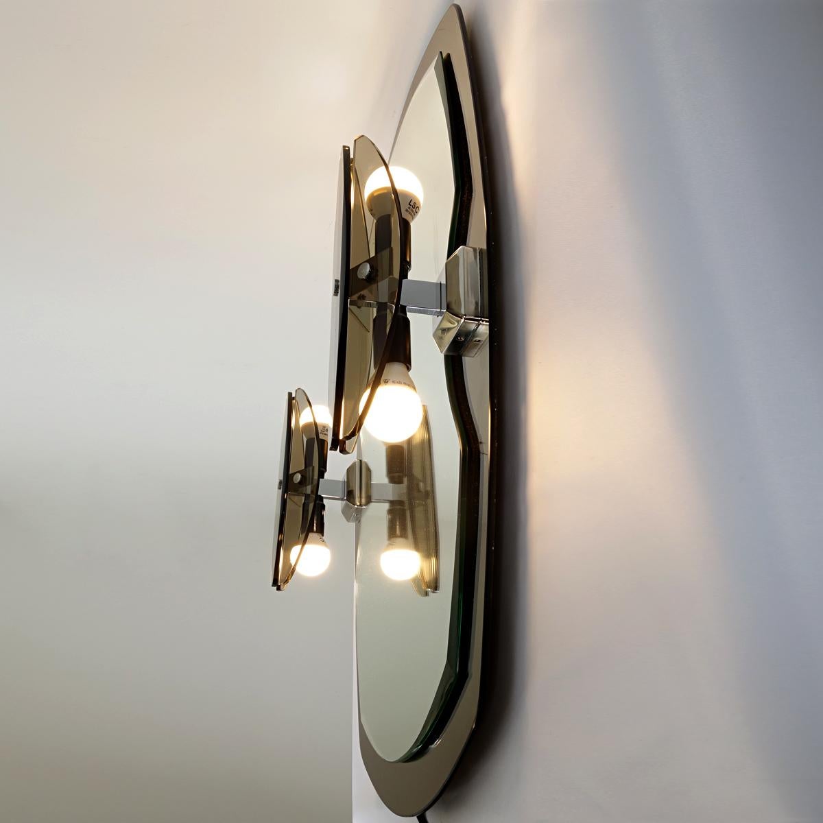Mid-20th Century Hollywood Regency Two-Toned Mirror with Lights made by Veca For Sale