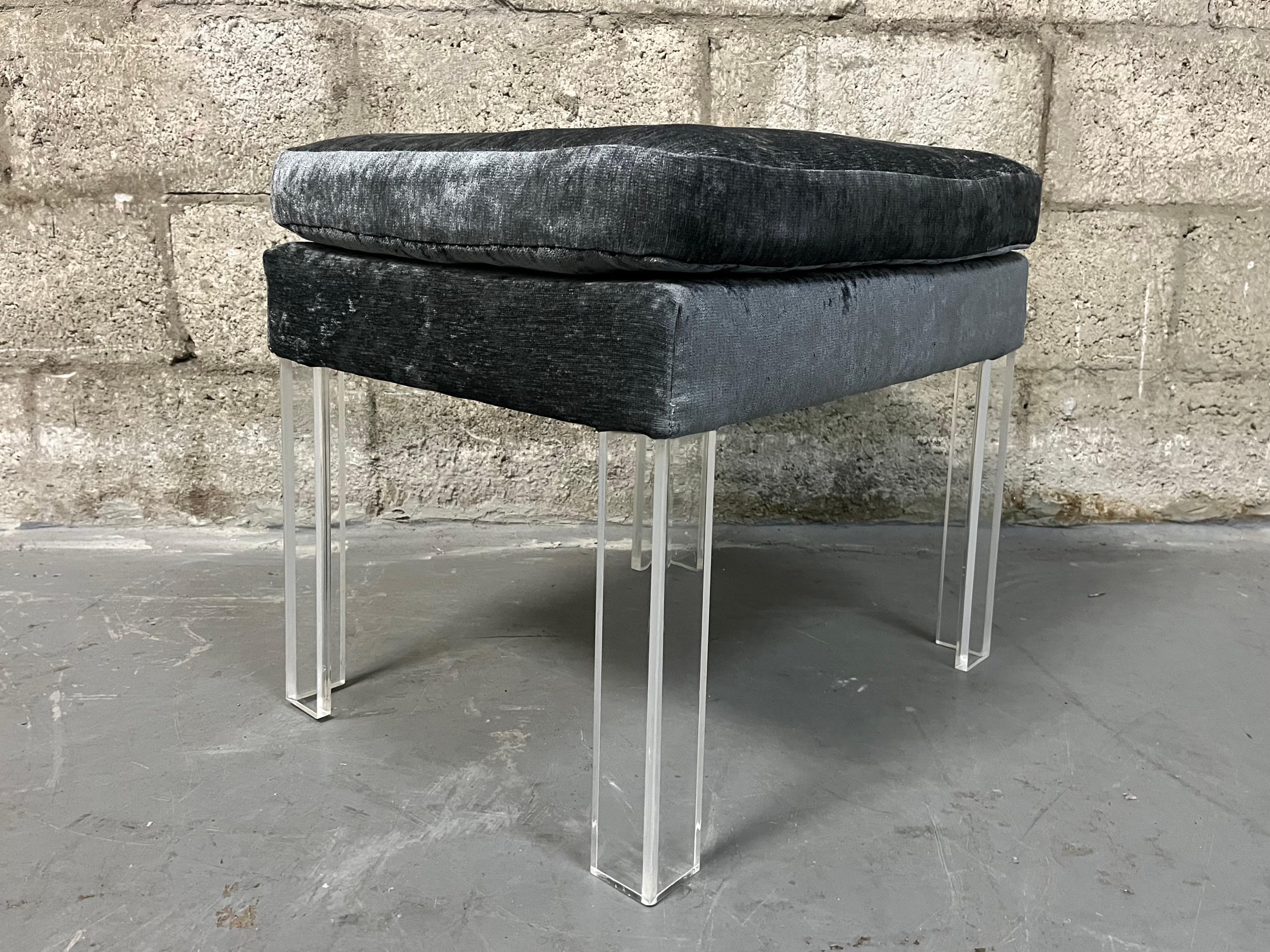 American Hollywood Regency Upholstered Lucite Bench in the Karl Springer Style. C 1980s For Sale
