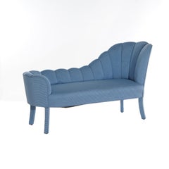 Hollywood Regency Upholstered Scallop Form Recamier 20thC