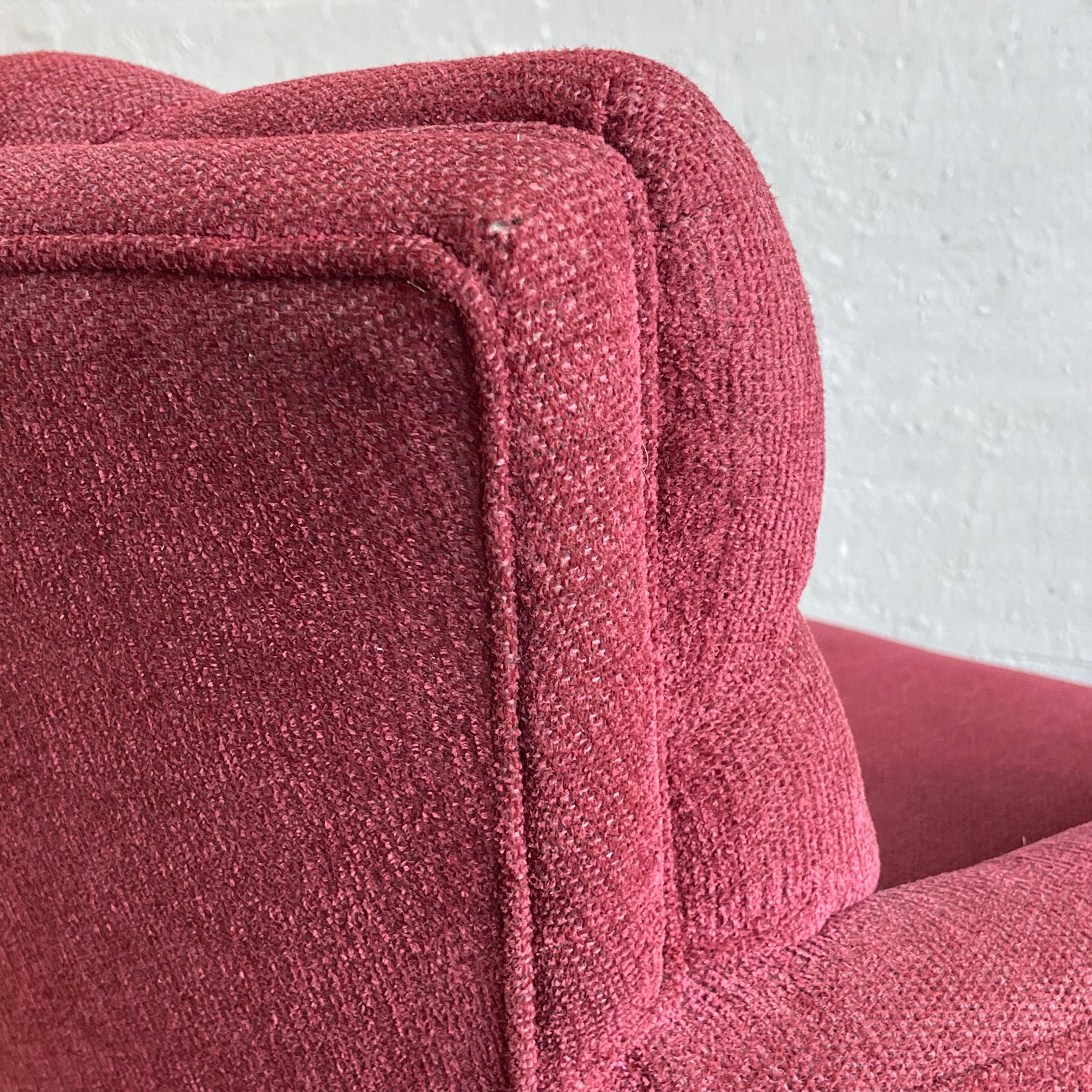 Poltrone da salotto Hollywood Regency imbottite in noce in vendita 4