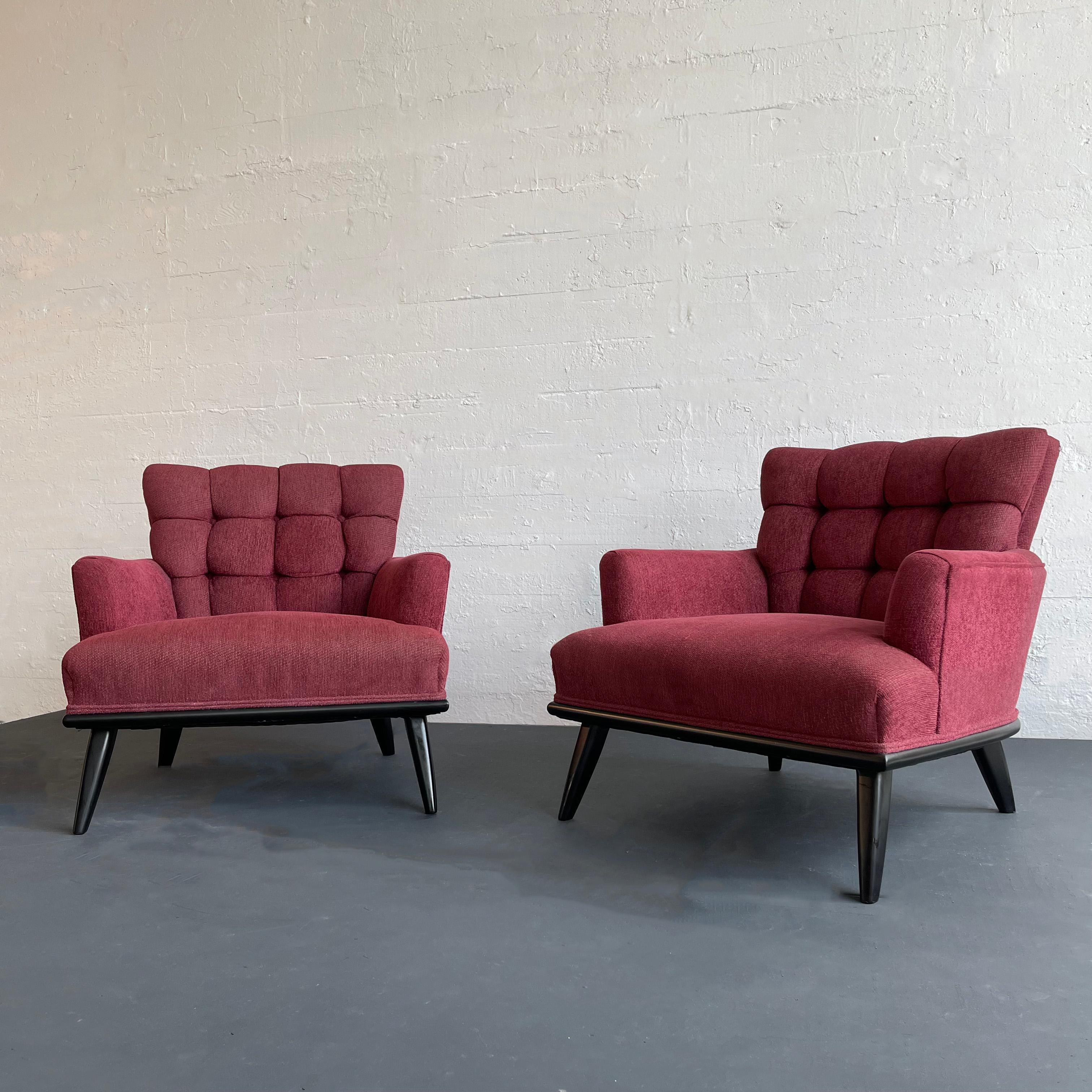 Poltrone da salotto Hollywood Regency imbottite in noce In condizioni buone in vendita a Brooklyn, NY