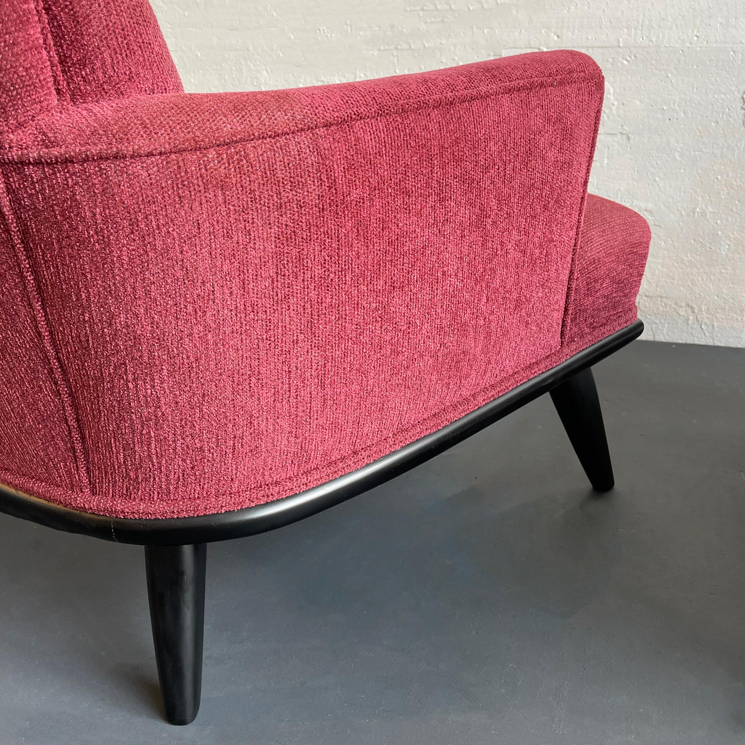 Poltrone da salotto Hollywood Regency imbottite in noce in vendita 1