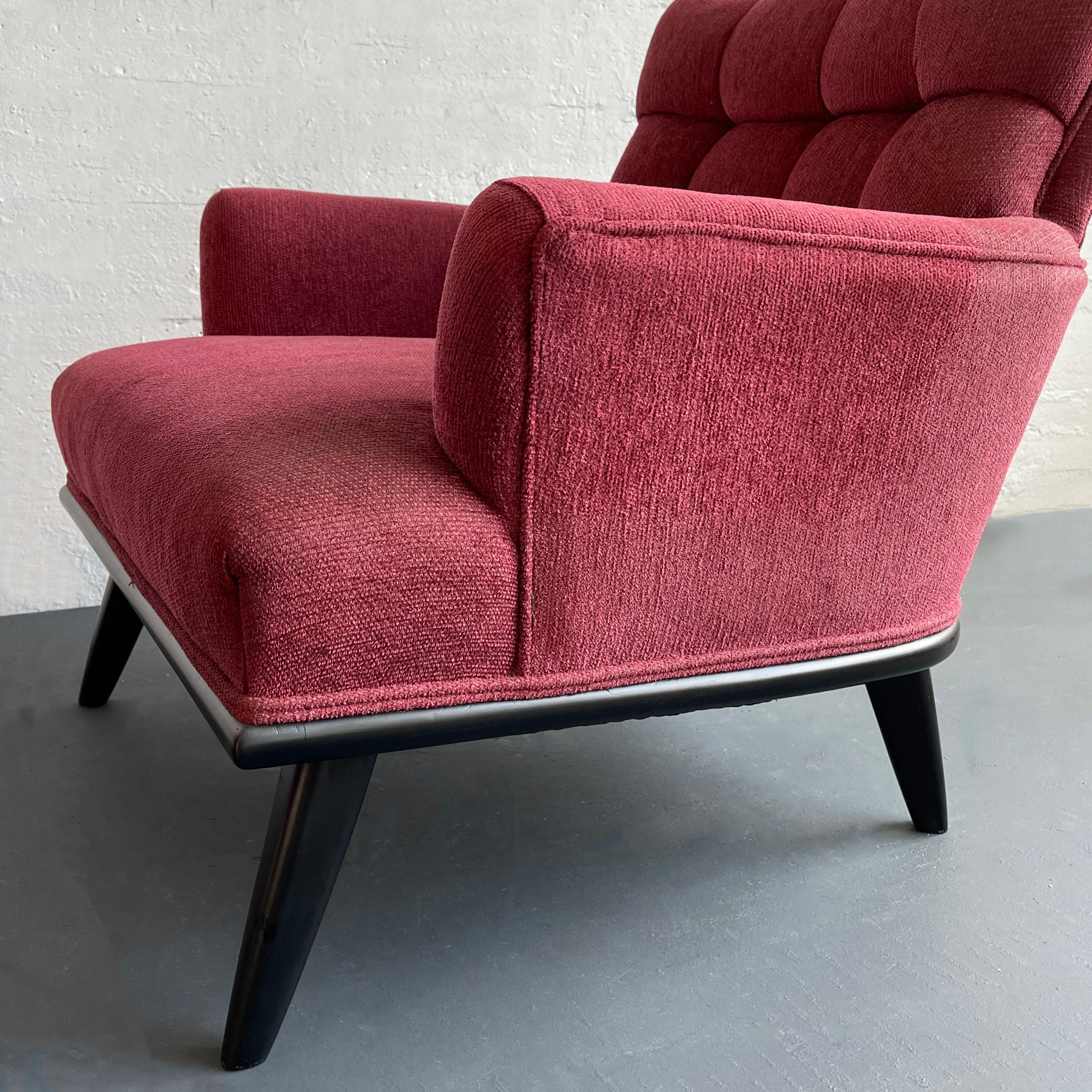 Poltrone da salotto Hollywood Regency imbottite in noce in vendita 2