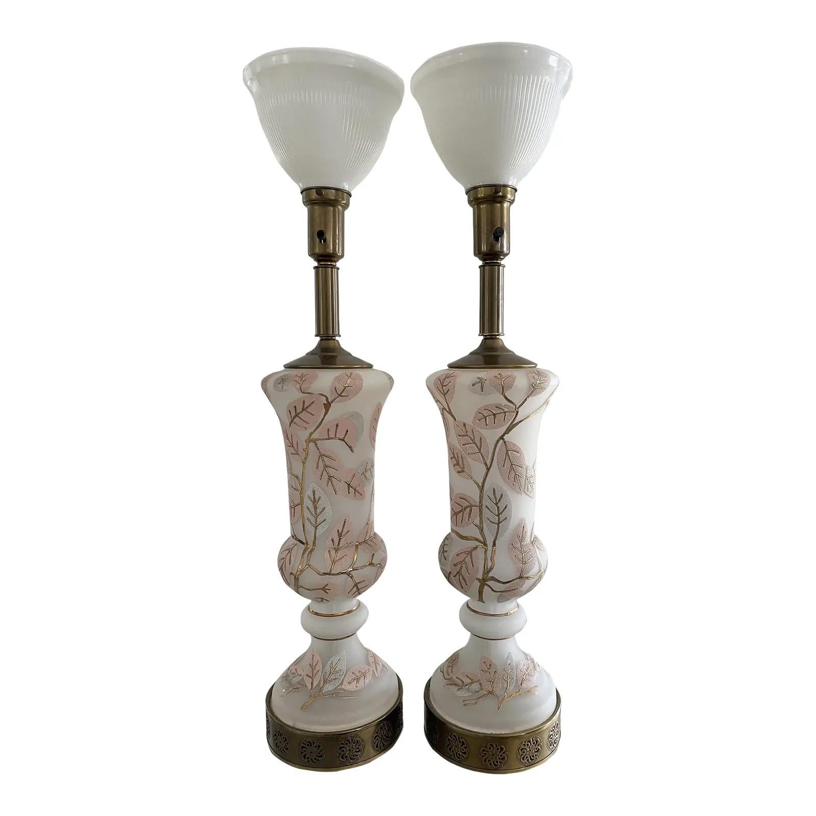  Paire de lampes urne Hollywood Regency Bon état - En vente à W Allenhurst, NJ