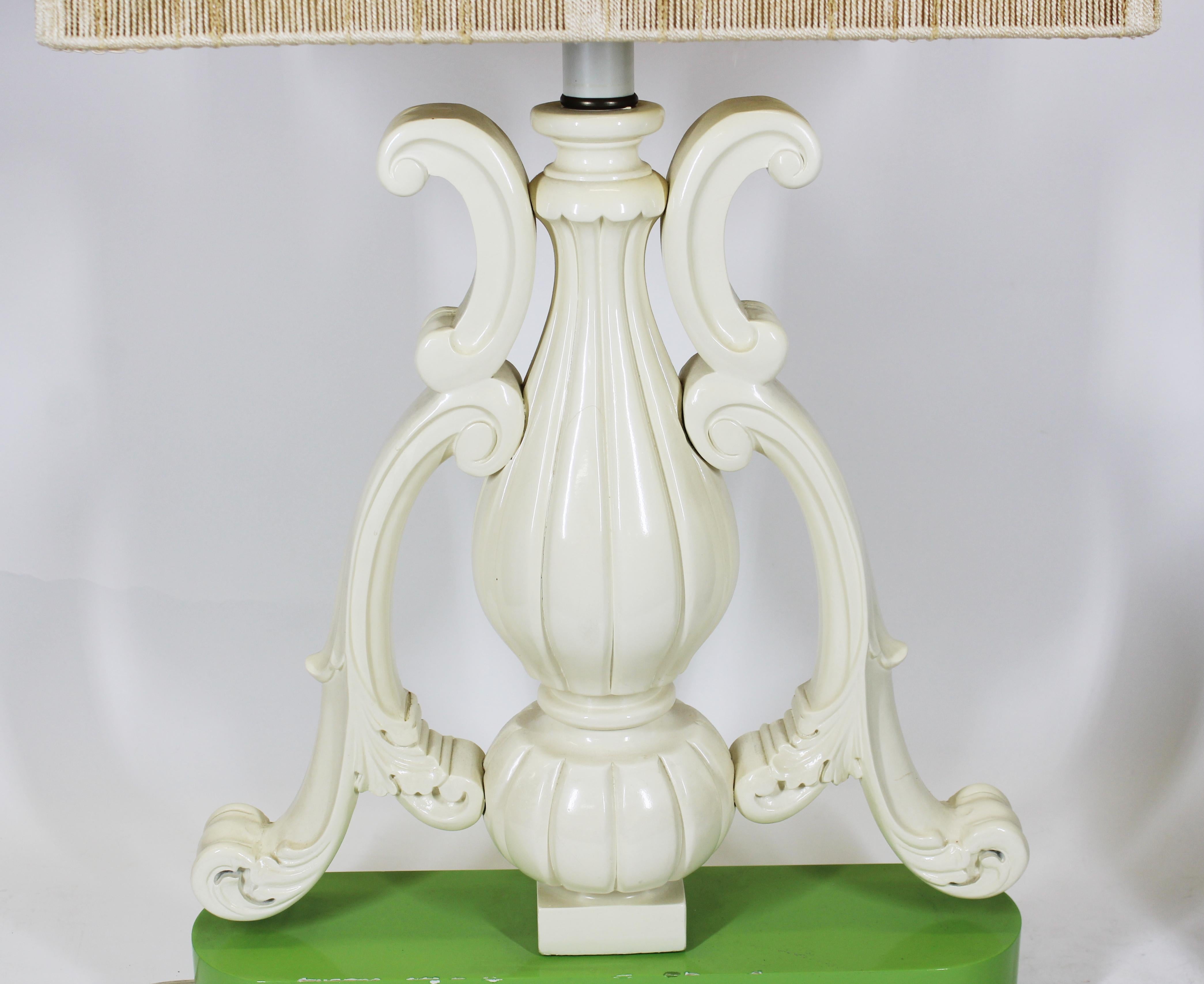 Hollywood Regency or Palm Beach Regency Baroque style vase shaped table lamp in lacquered wood, on lacquered green base, with original shade. Wear and tears to the inside of the original shade.