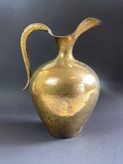 Hollywood Regency Vibe Hammered Brass Pitcher Egidio Casagrande, 1950-1960s