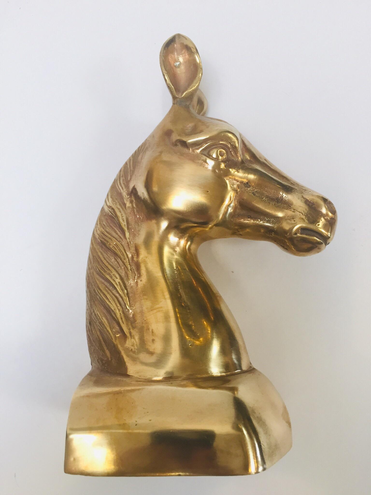 20th Century Hollywood Regency Vintage Polished Brass Sculptures of Horses Bust Bookends For Sale