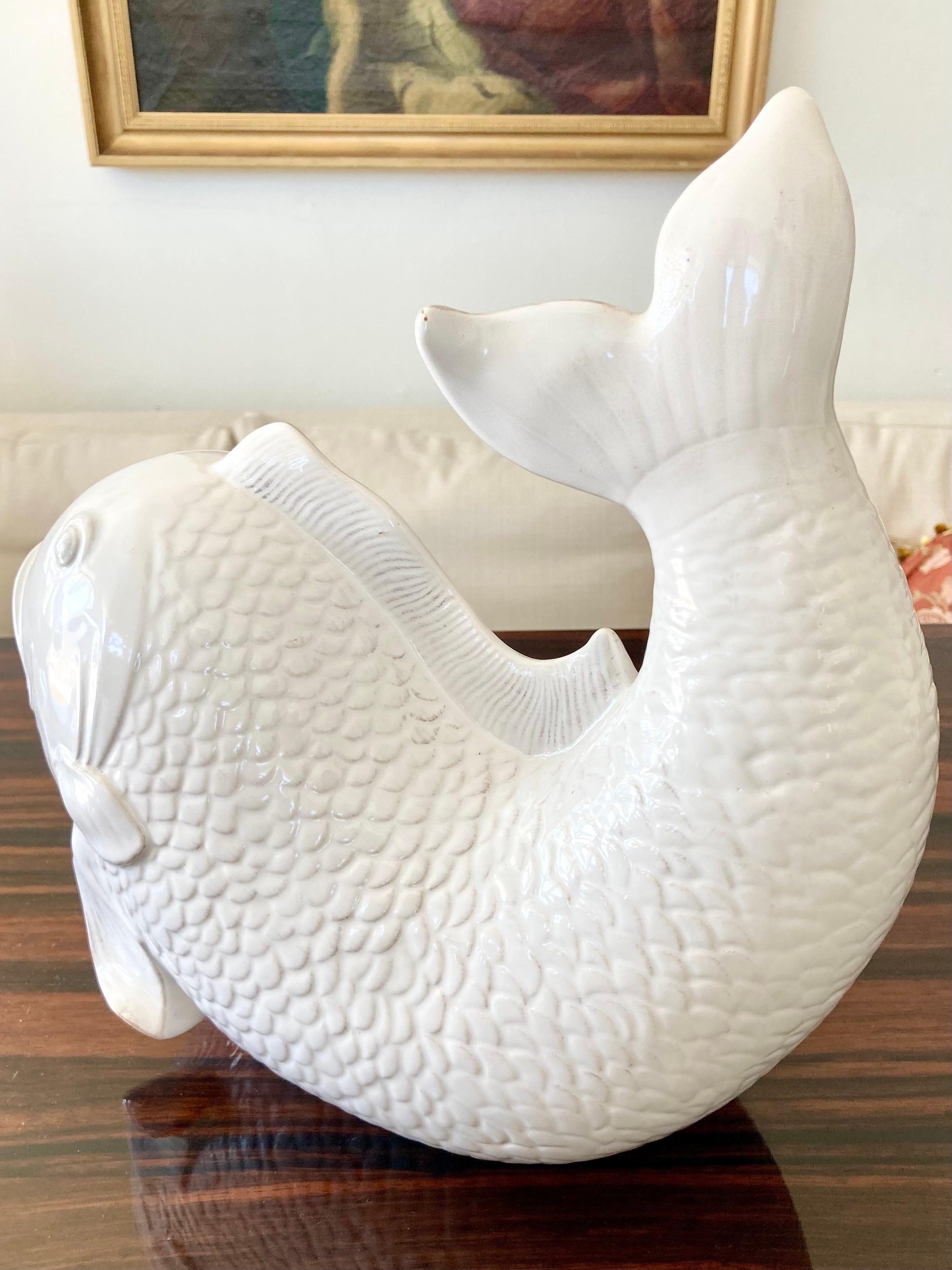 Ceramica Pesce in ceramica smaltato bianco vintage Hollywood Regency in vendita