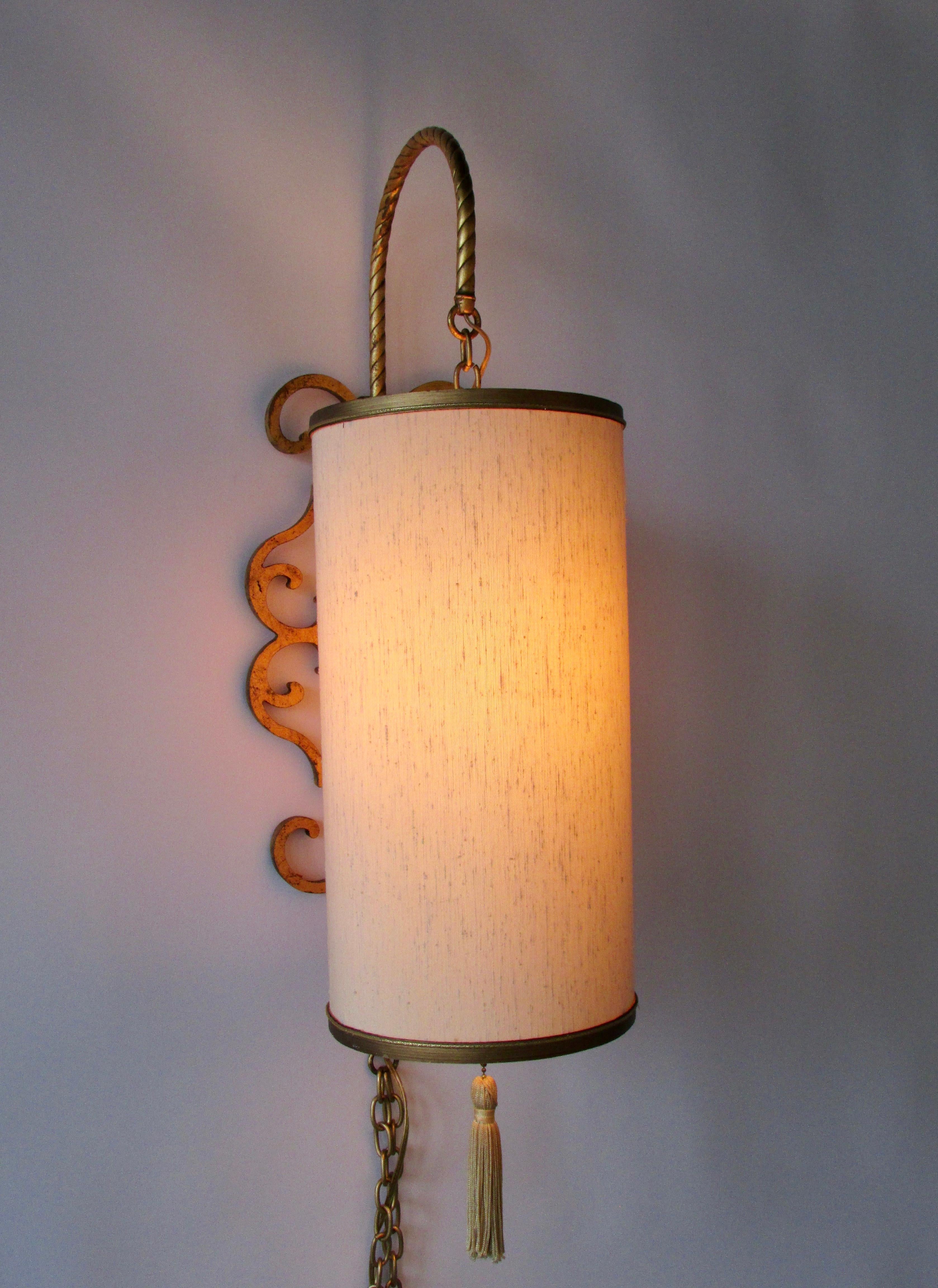 20th Century Hollywood Regency Wall Mounted Gold Gilt Boudoir Lamp