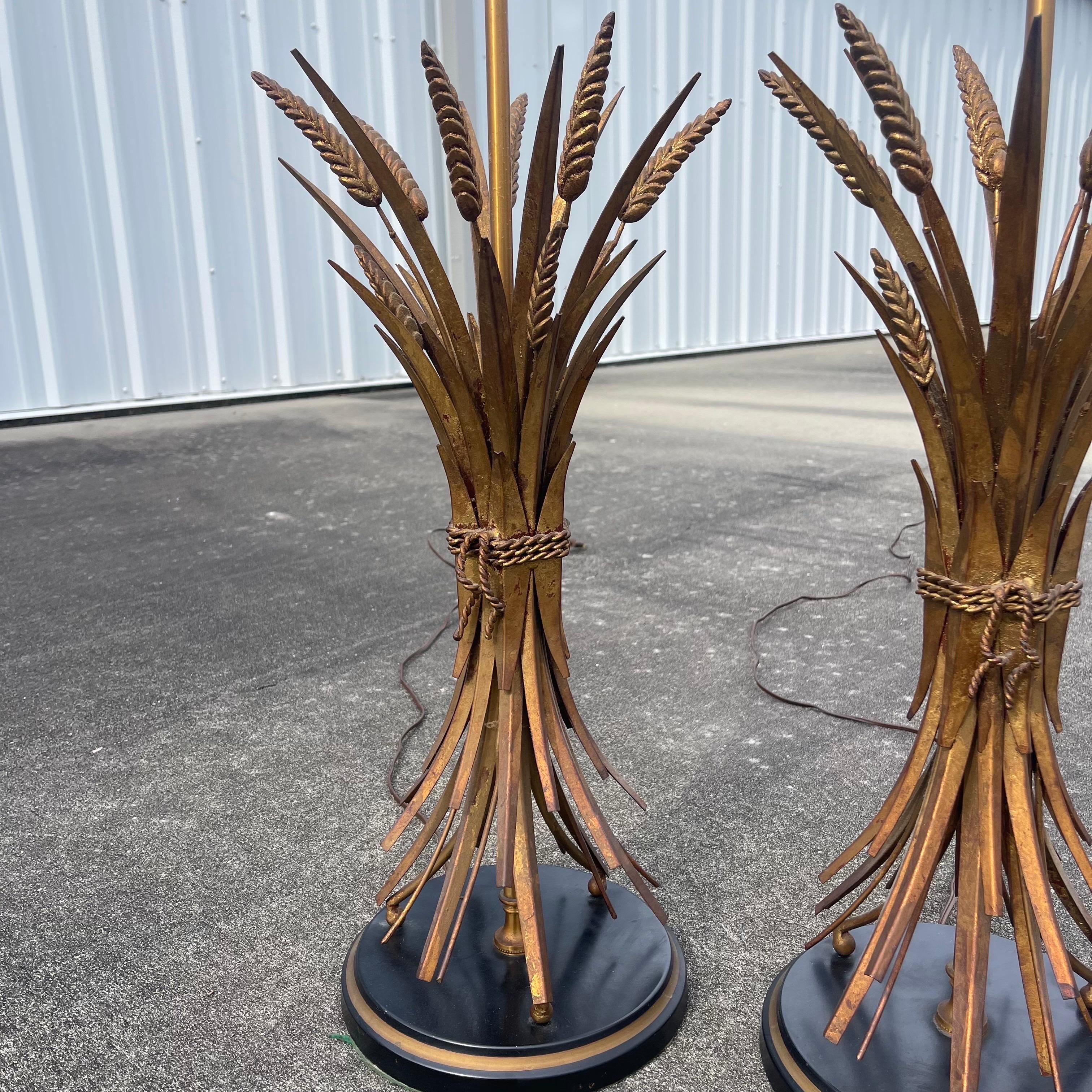 Hollywood Regency Wheat Sheaf Gilt Tole Table Lamps, a Pair In Good Condition For Sale In Jensen Beach, FL