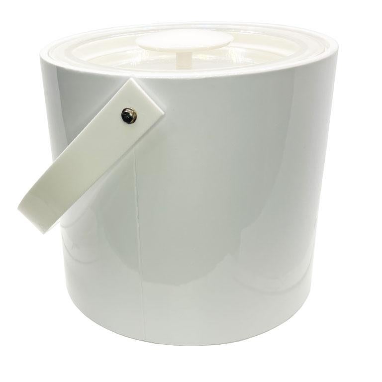 Cubitera acrílica blanca para champán Hollywood Regency de Georges Briard siglo XX en venta