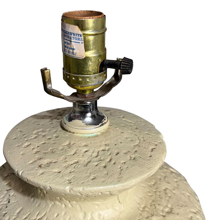 Hollywood Regency White Ceramic Table Lamp with Palm Tree Leaf Relief Design In Good Condition For Sale In Oklahoma City, OK