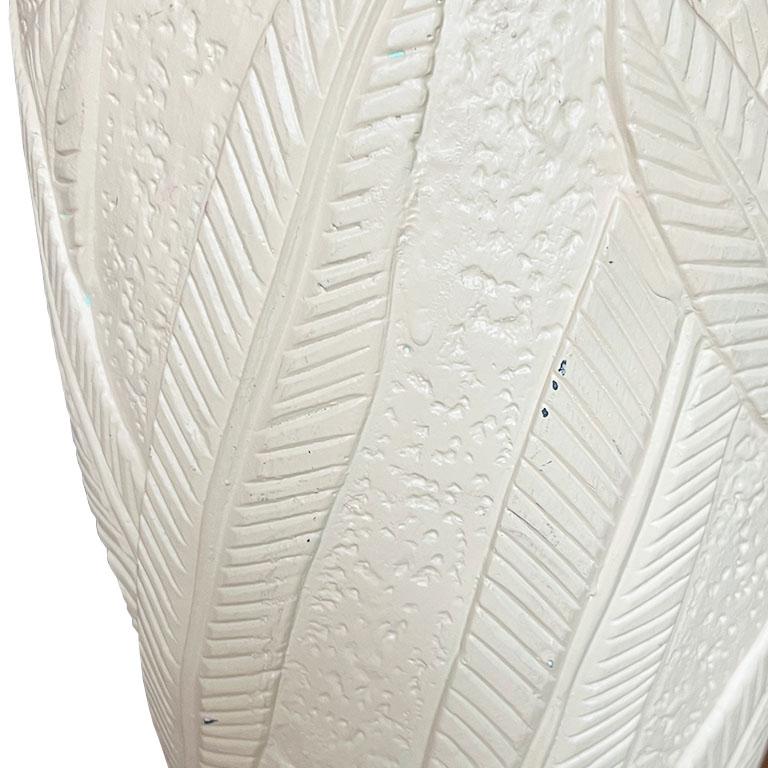 Hollywood Regency White Ceramic Table Lamp with Palm Tree Leaf Relief Design For Sale 2