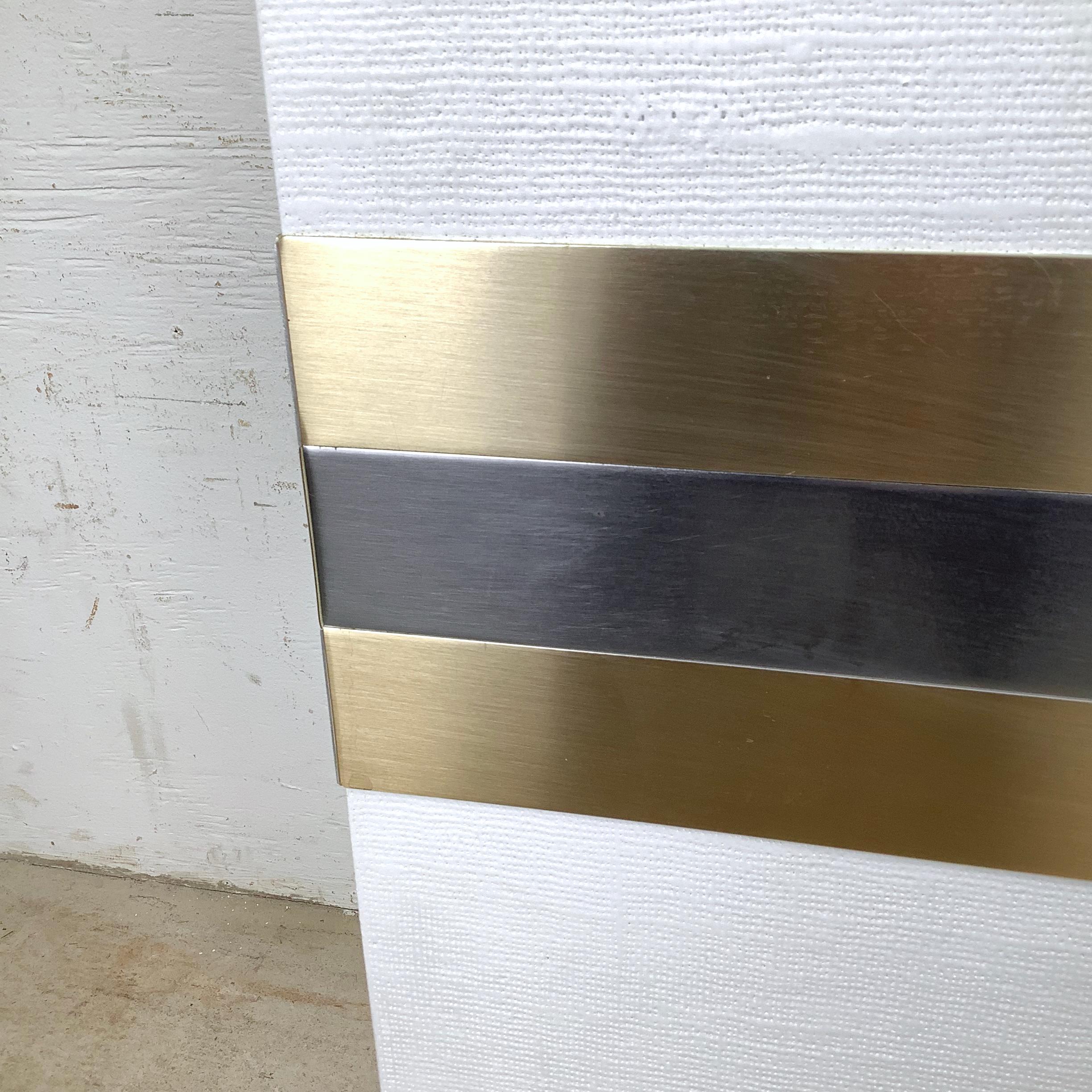 Hollywood Regency White Grasscloth Hourglass Pedestal For Sale 5