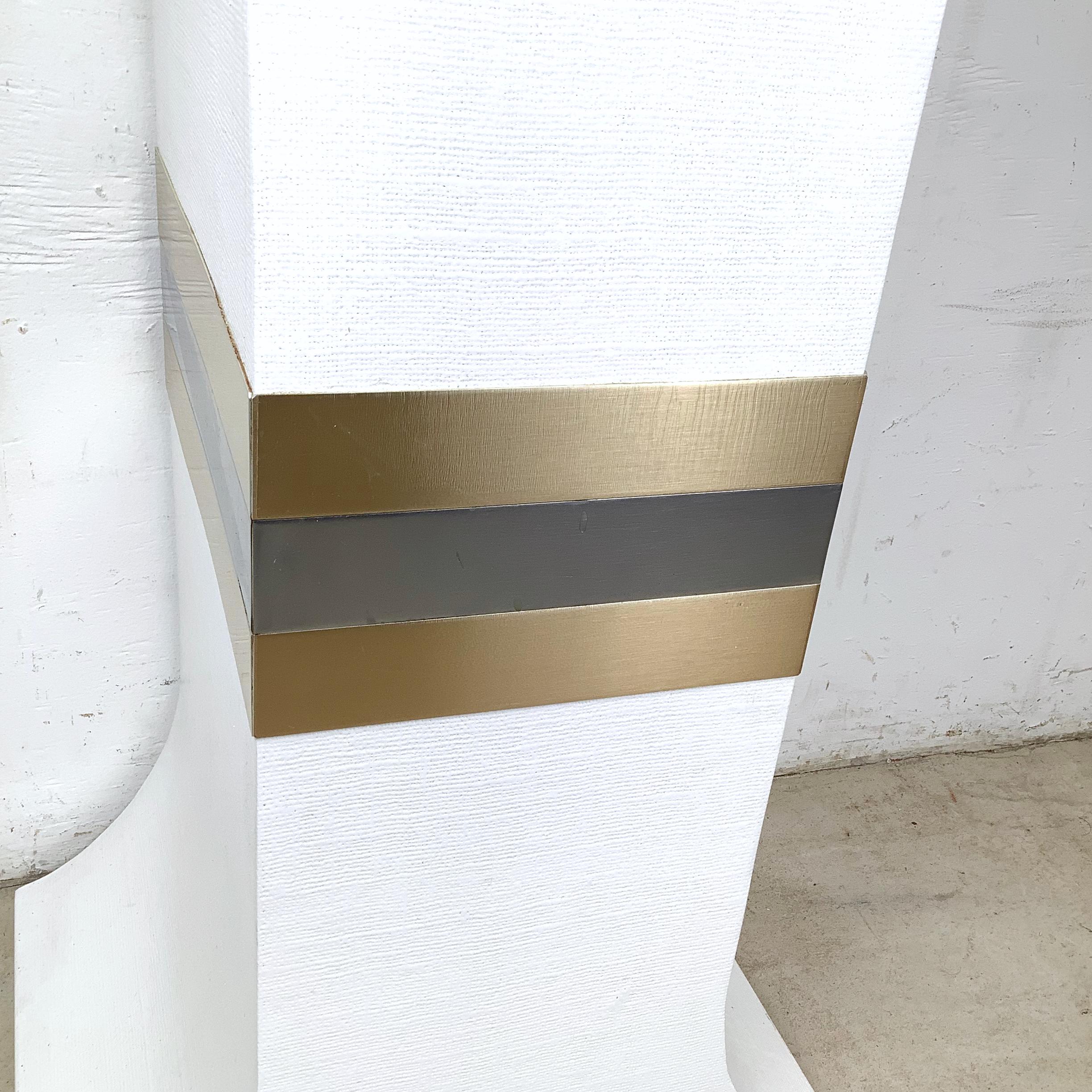 Hollywood Regency White Grasscloth Hourglass Pedestal For Sale 7