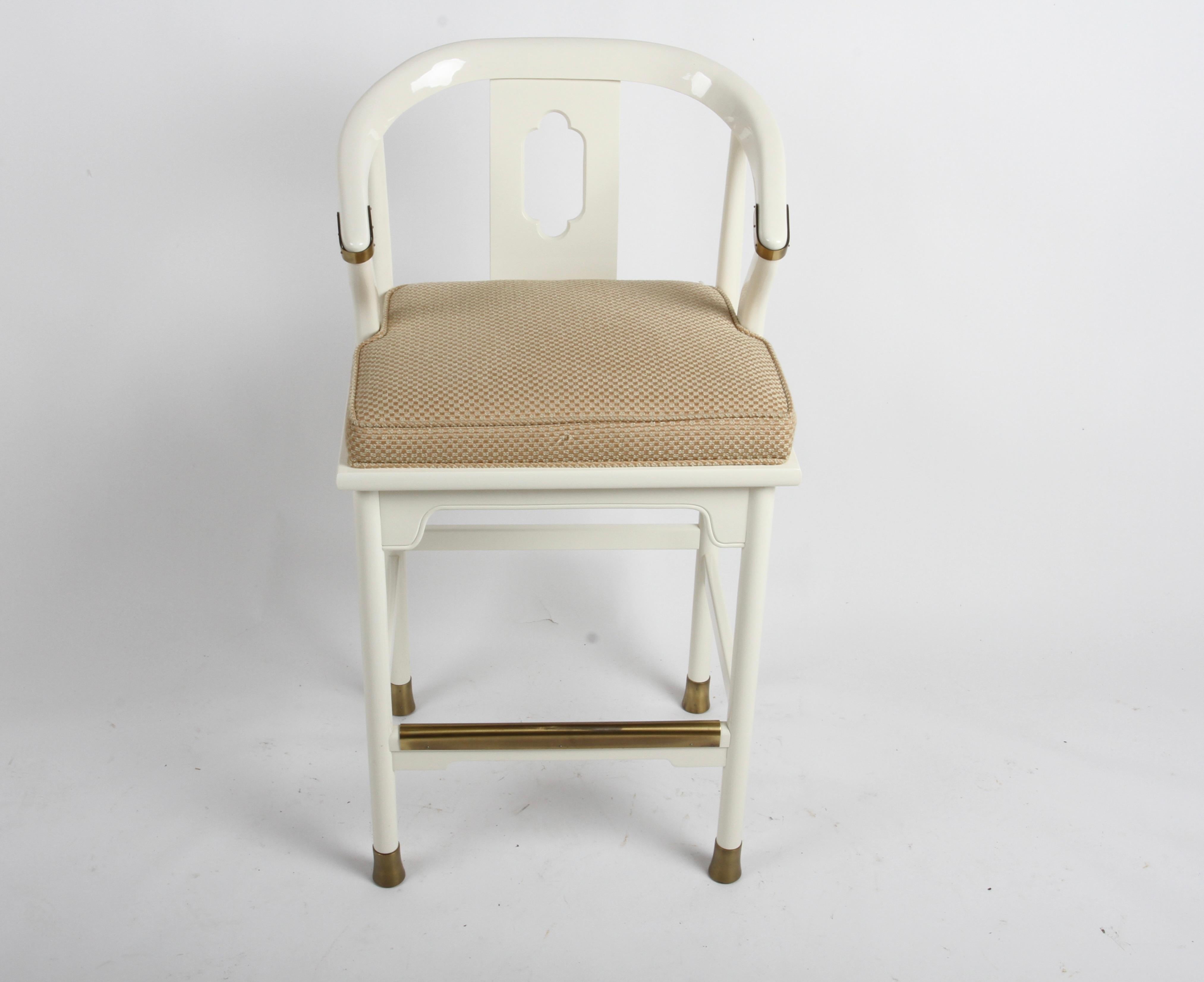 Hollywood Regency White Lacquer & Brass Asian Modern Set of 4 Ming Bar Stools  In Good Condition In St. Louis, MO